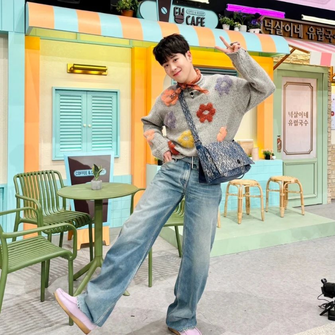 Clarks x Danielle Cathari Wallabee Pink 착용 스타일 - 3