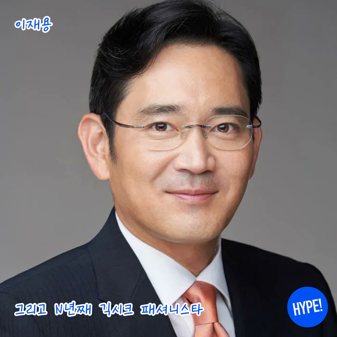 (W) 미우 미우 리가드 선글라스 블루 렌즈 허니 톨토이즈쉘 아세테이트 얼터너티브 핏, 젠틀 몬스터 x 데이제르 피어스드 02 실버 착용 스타일 - 10