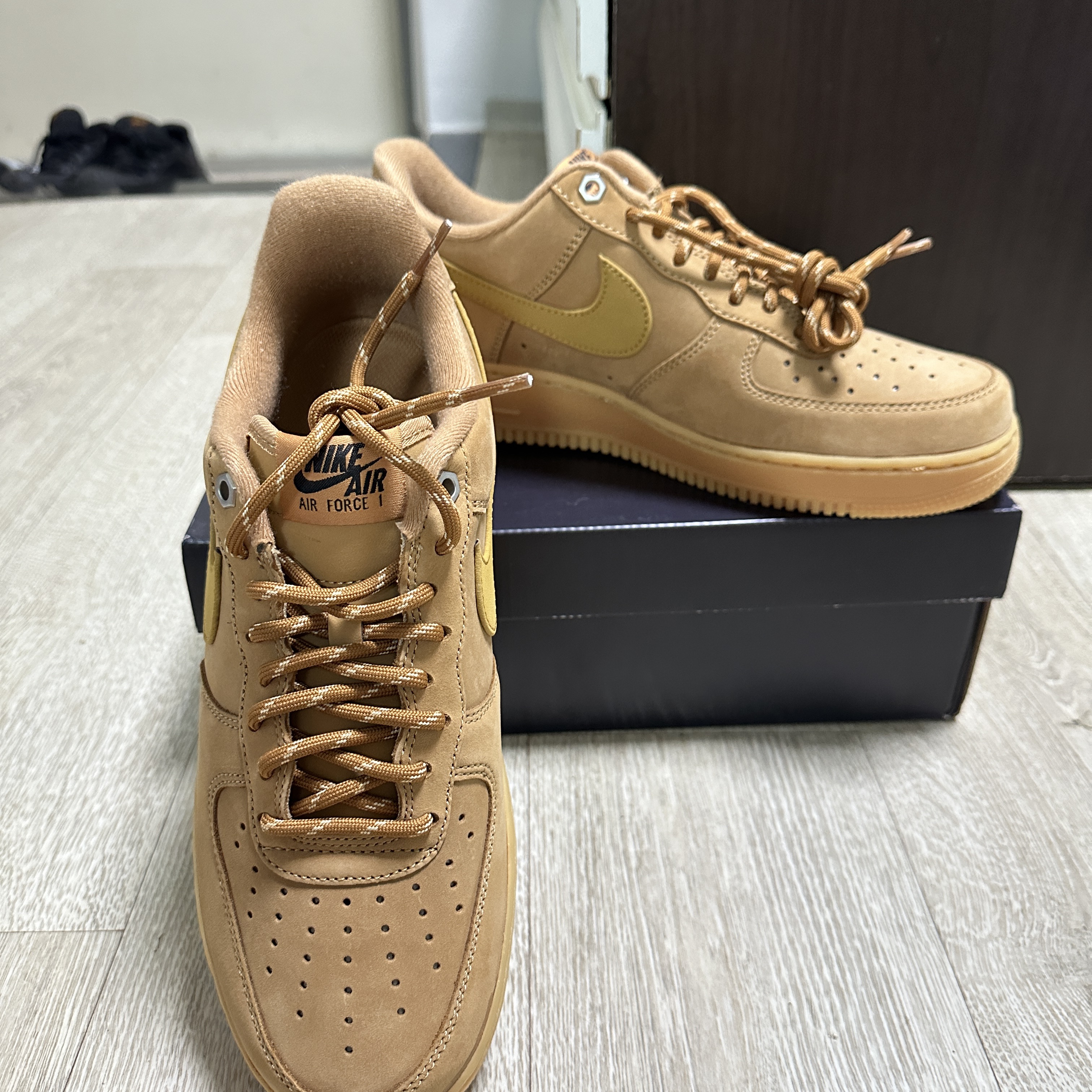 Nike Air Force 1 '07 WB Flax 착용 스타일