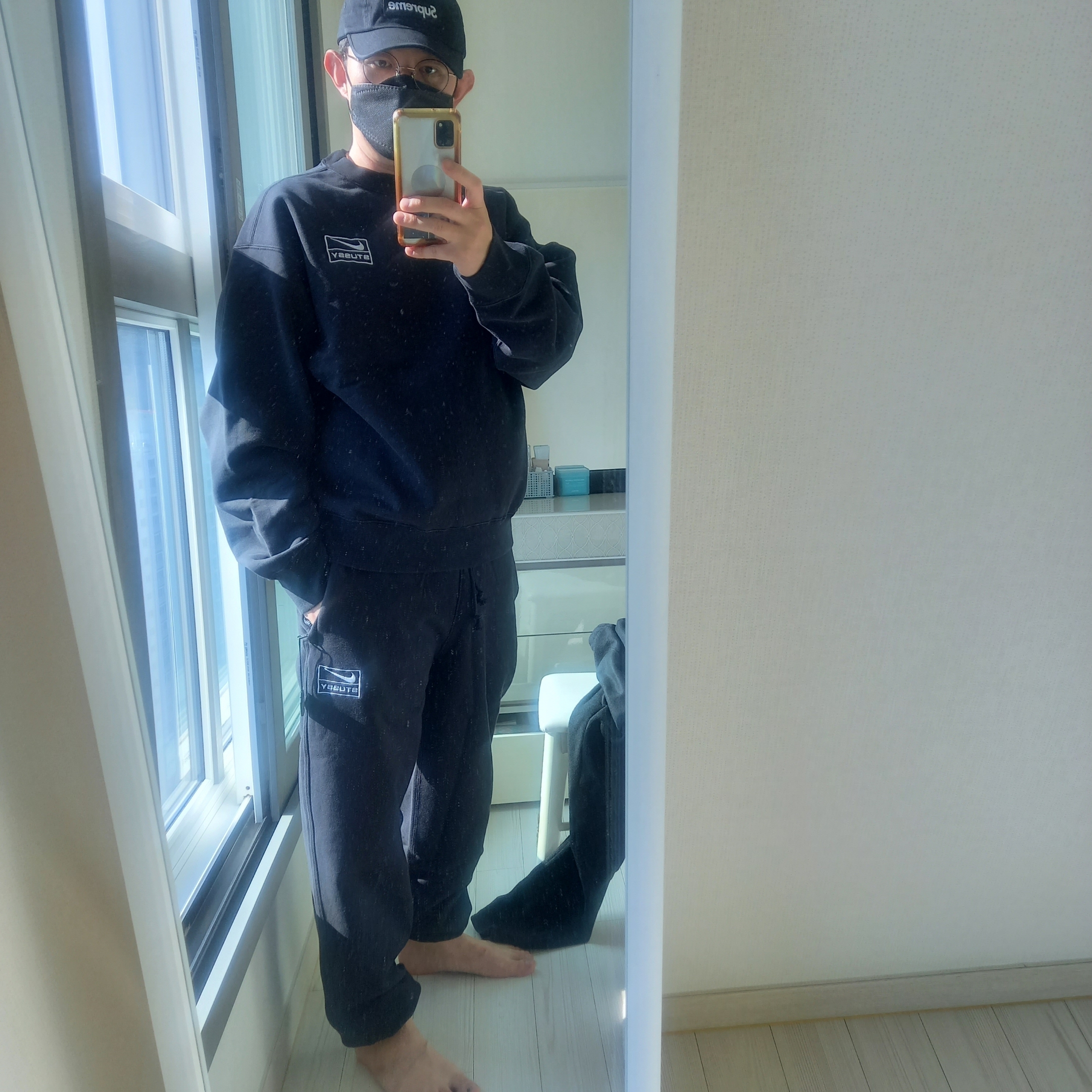 Nike x Stussy Washed Fleece Pants Black (FN5235-010) 착용 스타일 - 4