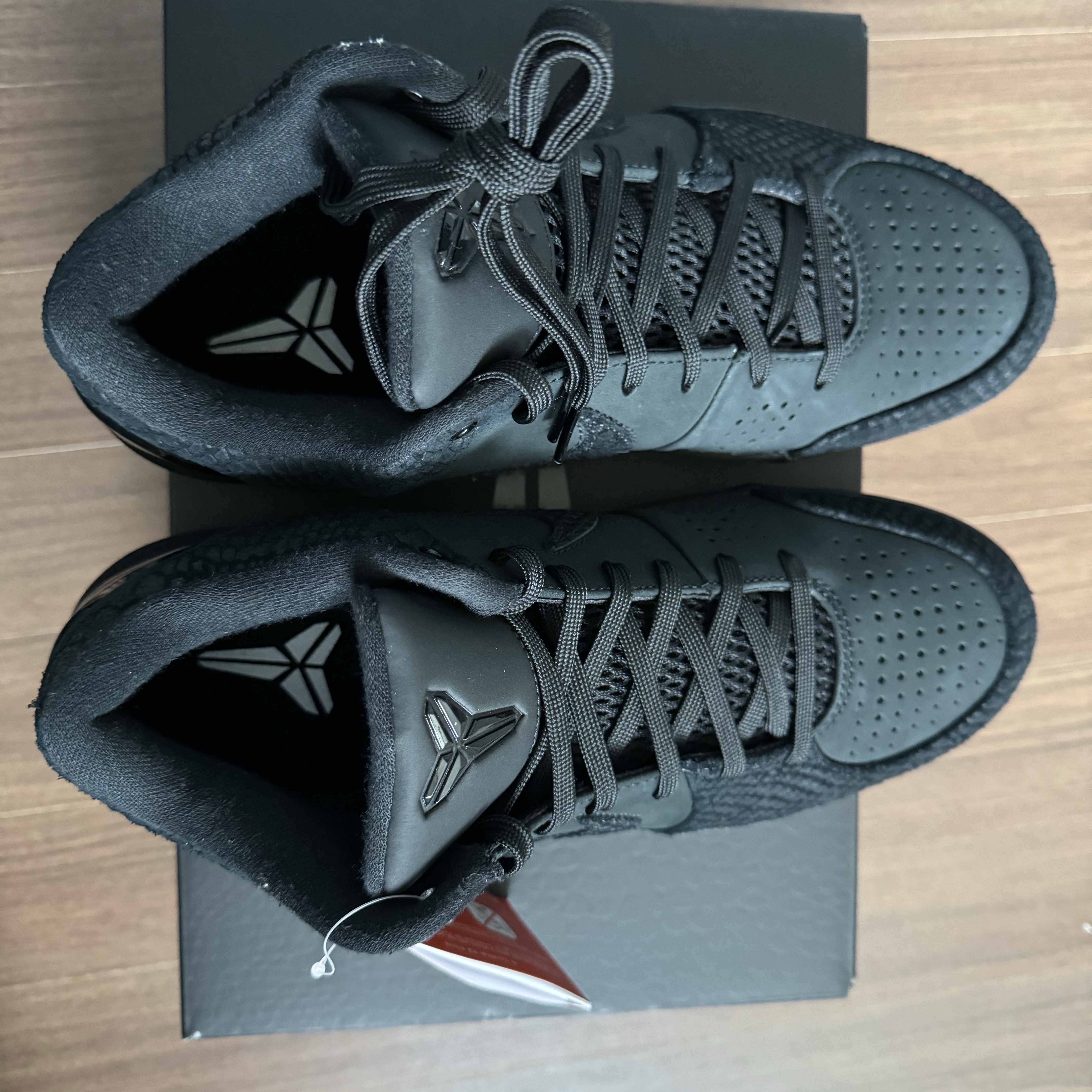 Nike Kobe 4 Protro Black University Gold 착용 스타일