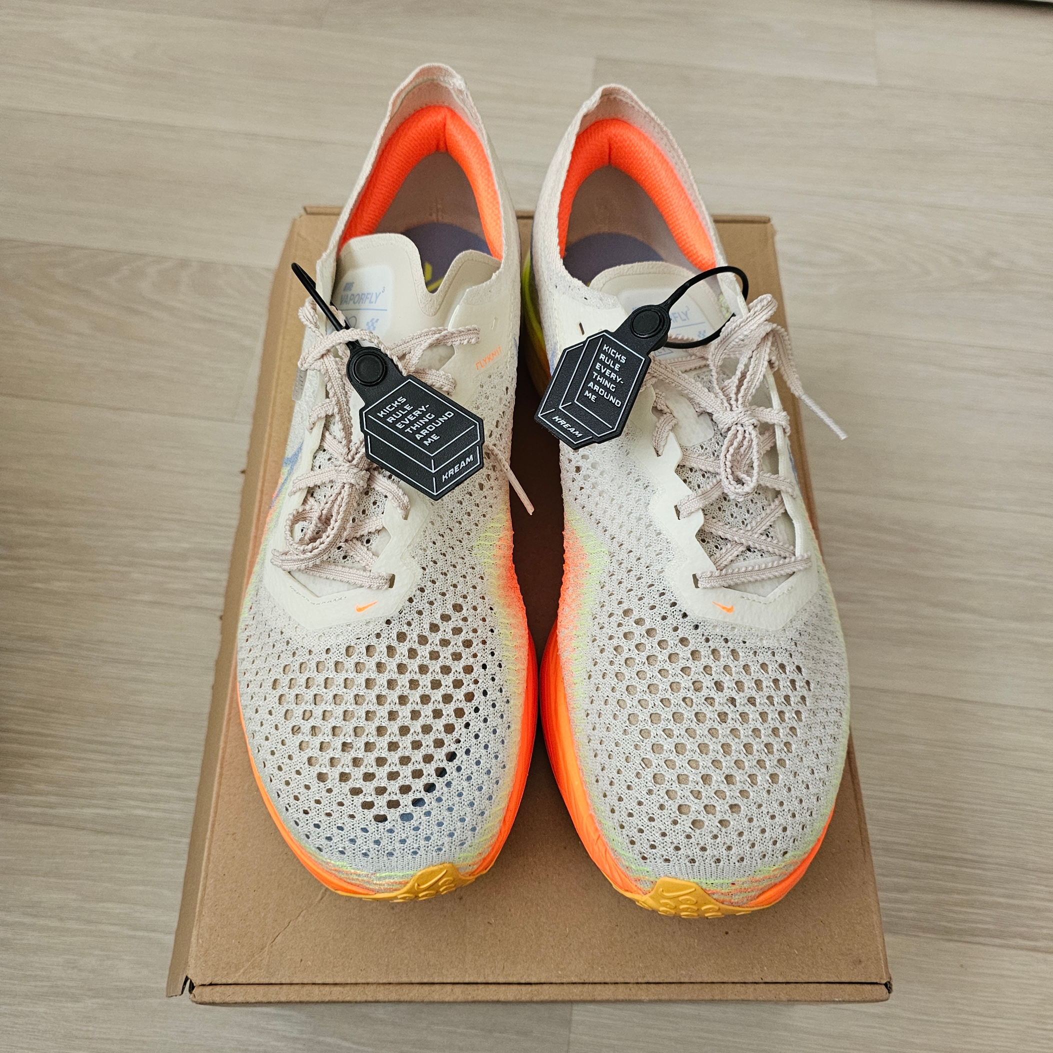 Nike ZoomX Vaporfly Next% 3 Sail Cobalt Bliss Total Orange 착용 스타일 - 2