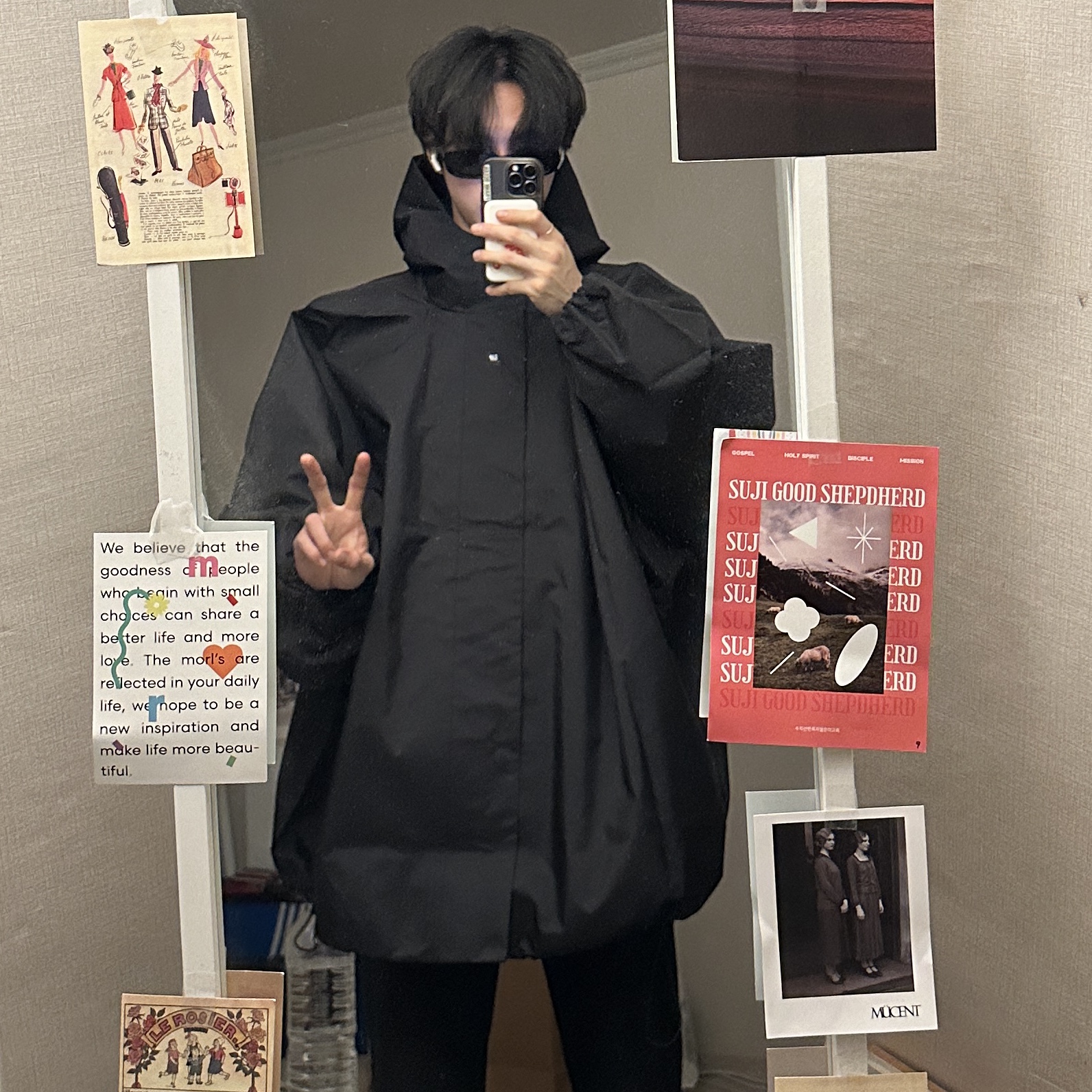Yeezy Gap Engineered By Balenciaga T-Cut Parka Black 착용 스타일 - 1