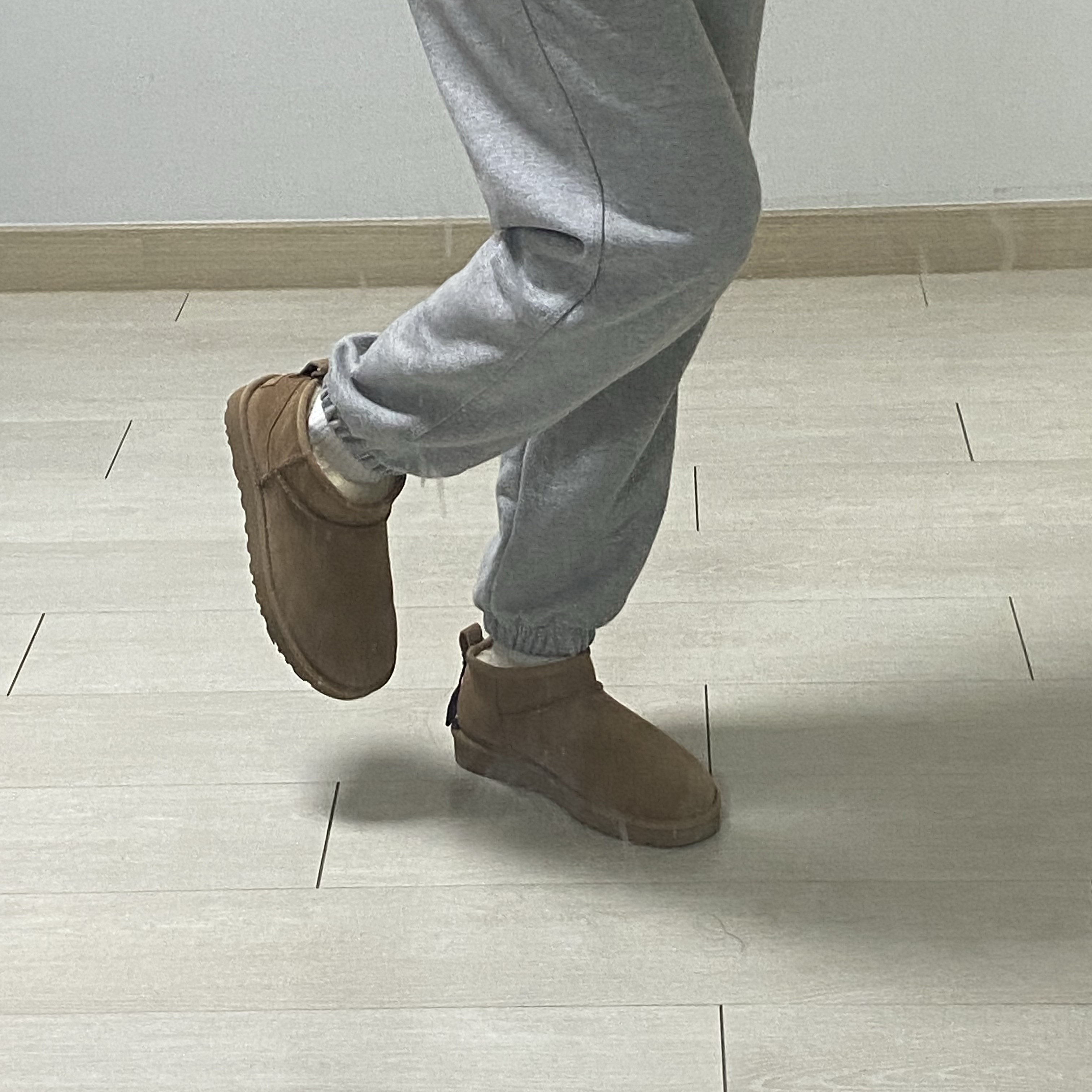 (W) UGG Classic Ultra Mini Boots Chestnut 착용 스타일