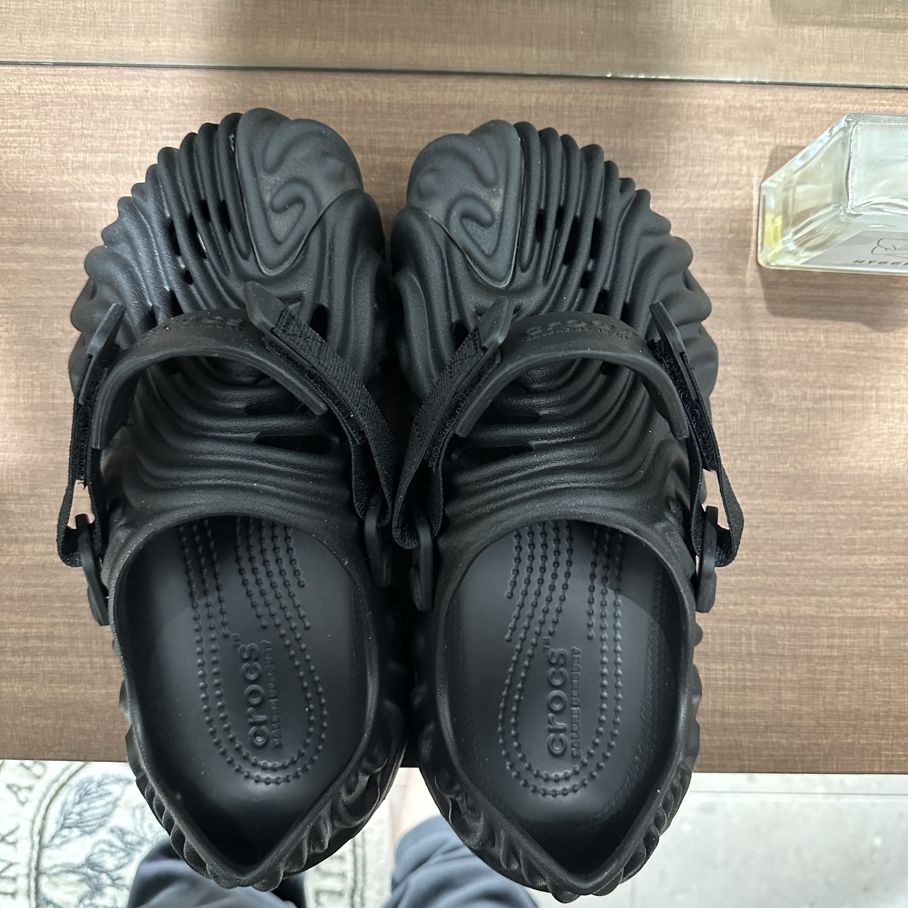 Crocs x Salehe Bembury Pollex Clog Sasquatch 착용 스타일