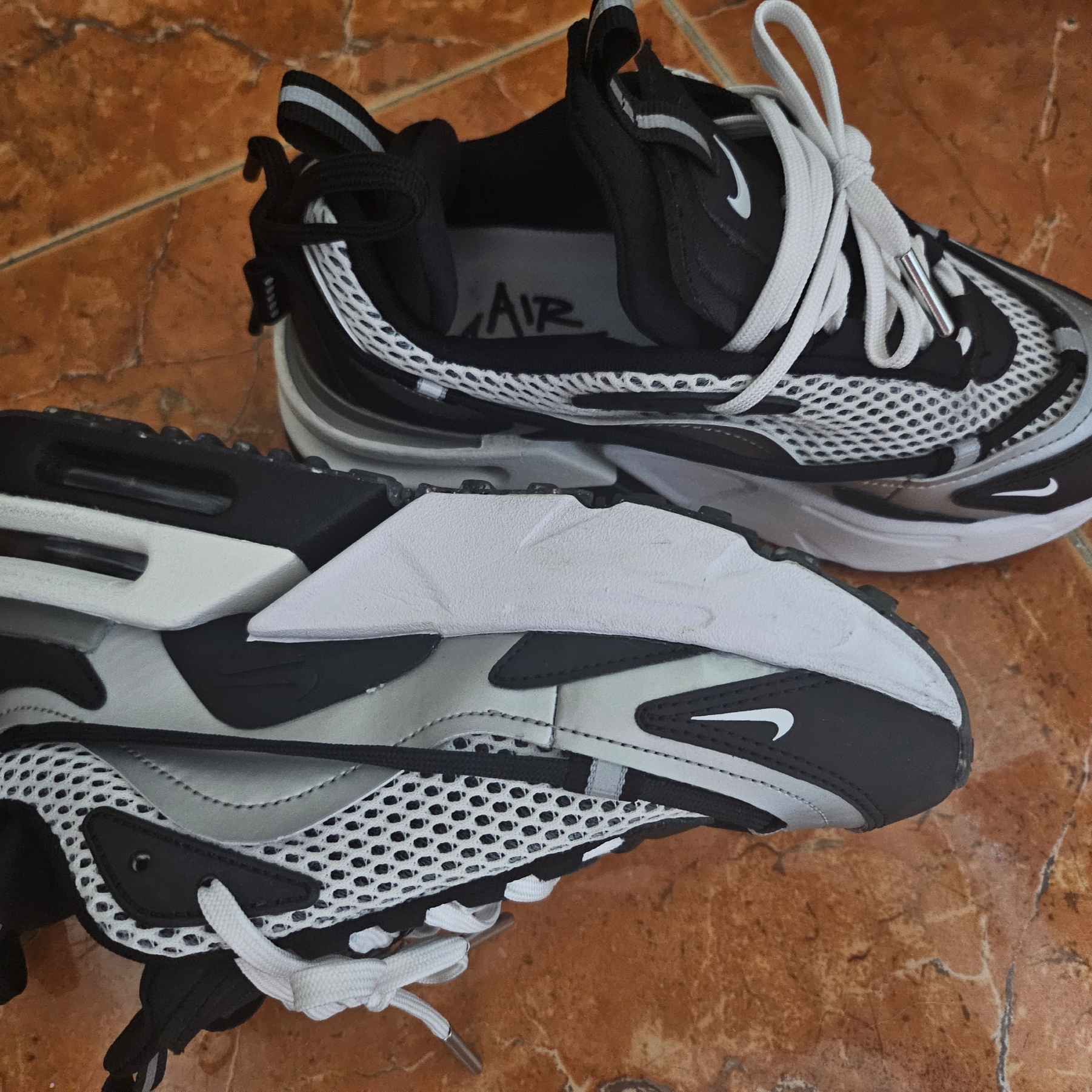 (W) Nike Air Max Furyosa Silver and Black 착용 스타일