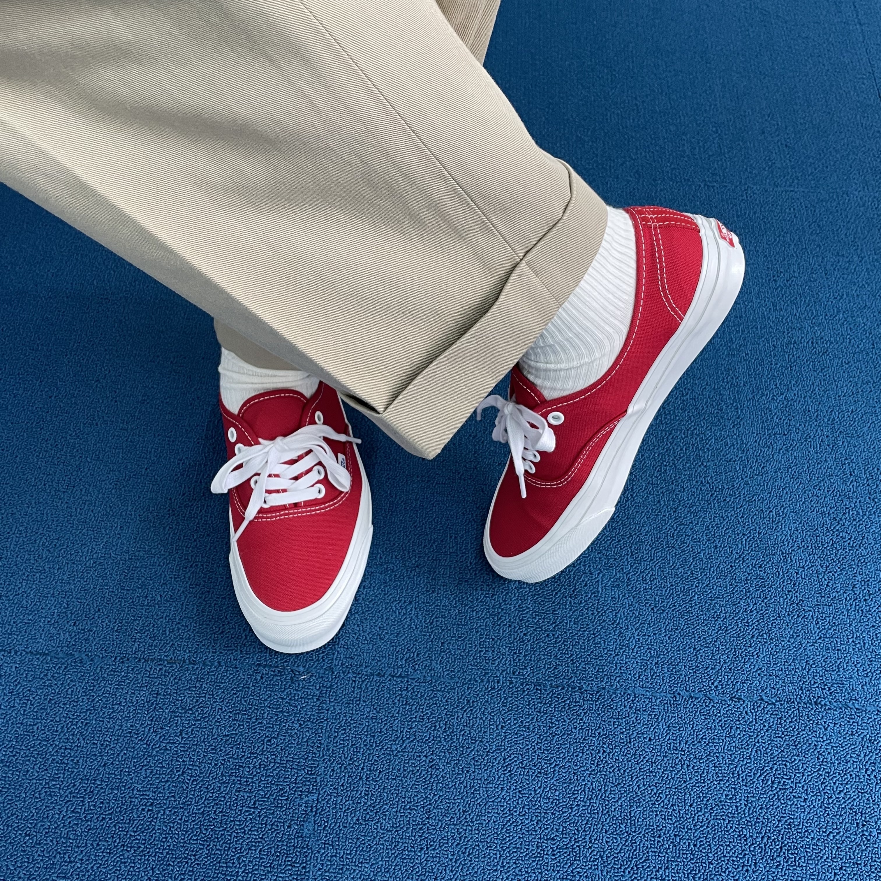 Vans Vault OG Authentic LX Red 착용 스타일