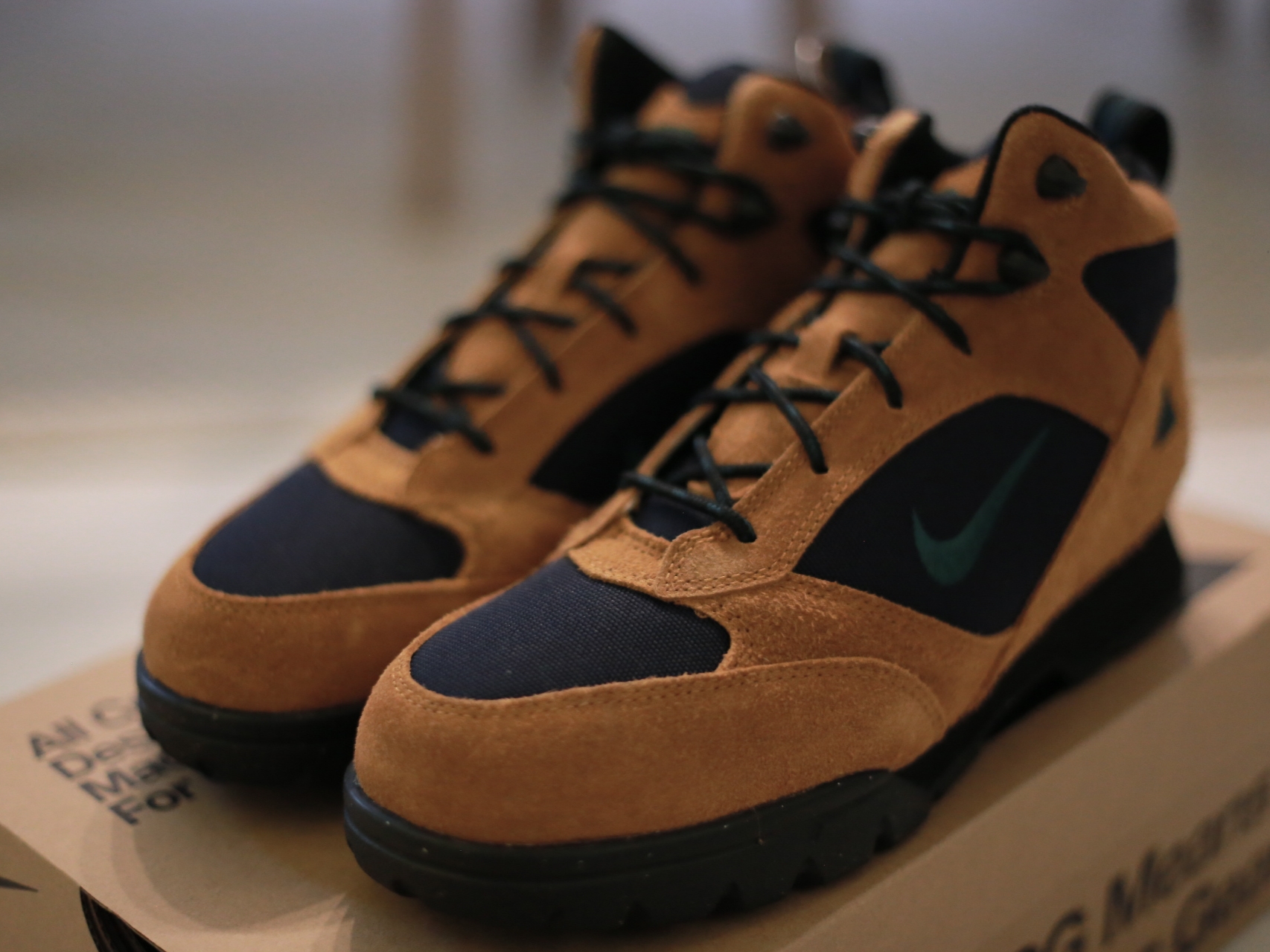 Nike ACG Torre Mid Waterproof Burnt Sienna and Obsidian, Nike ACG Torre Mid Waterproof Pecan and Olive Grey 착용 스타일 - 2