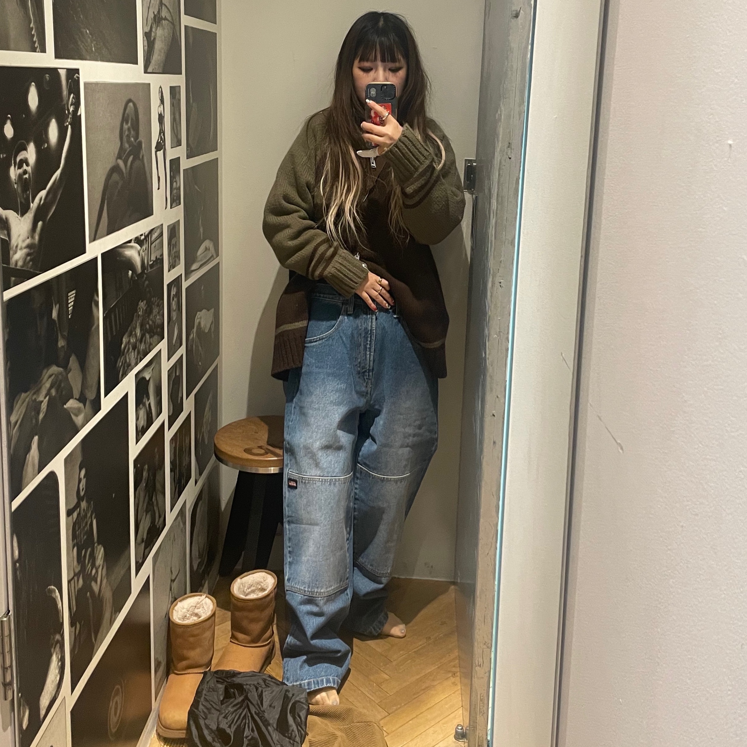 Supreme x Dickies Double Knee Baggy Jean Washed Indigo - 23FW, UGG Classic Short Boots Chestnut 착용 스타일