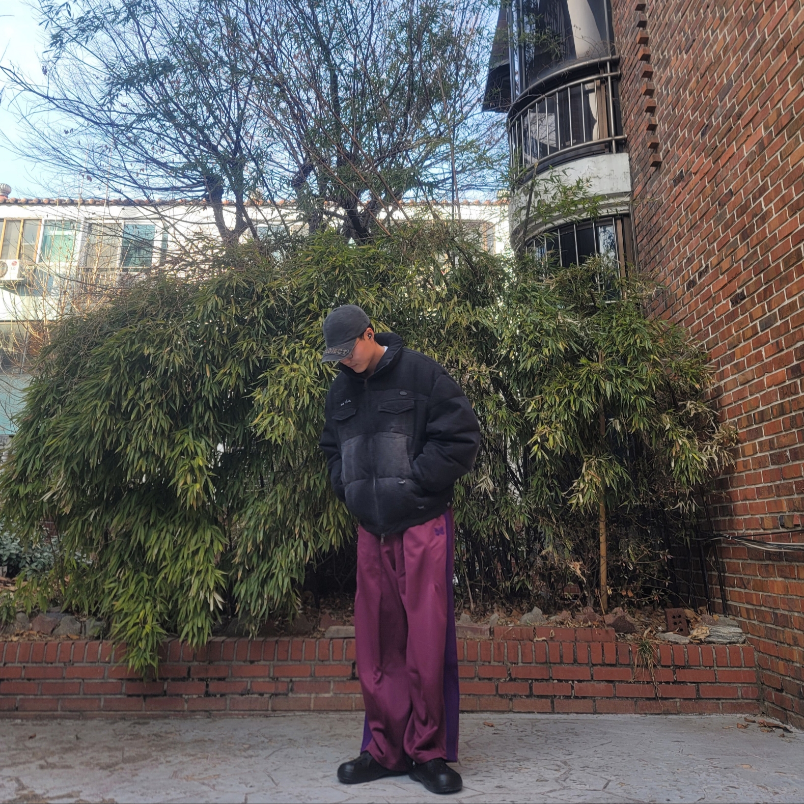 Crocs Baya Lined Fuzz-Strap Clog Black, Needles H.D. Track Pants Poly Smooth Wine 착용 스타일 - 2