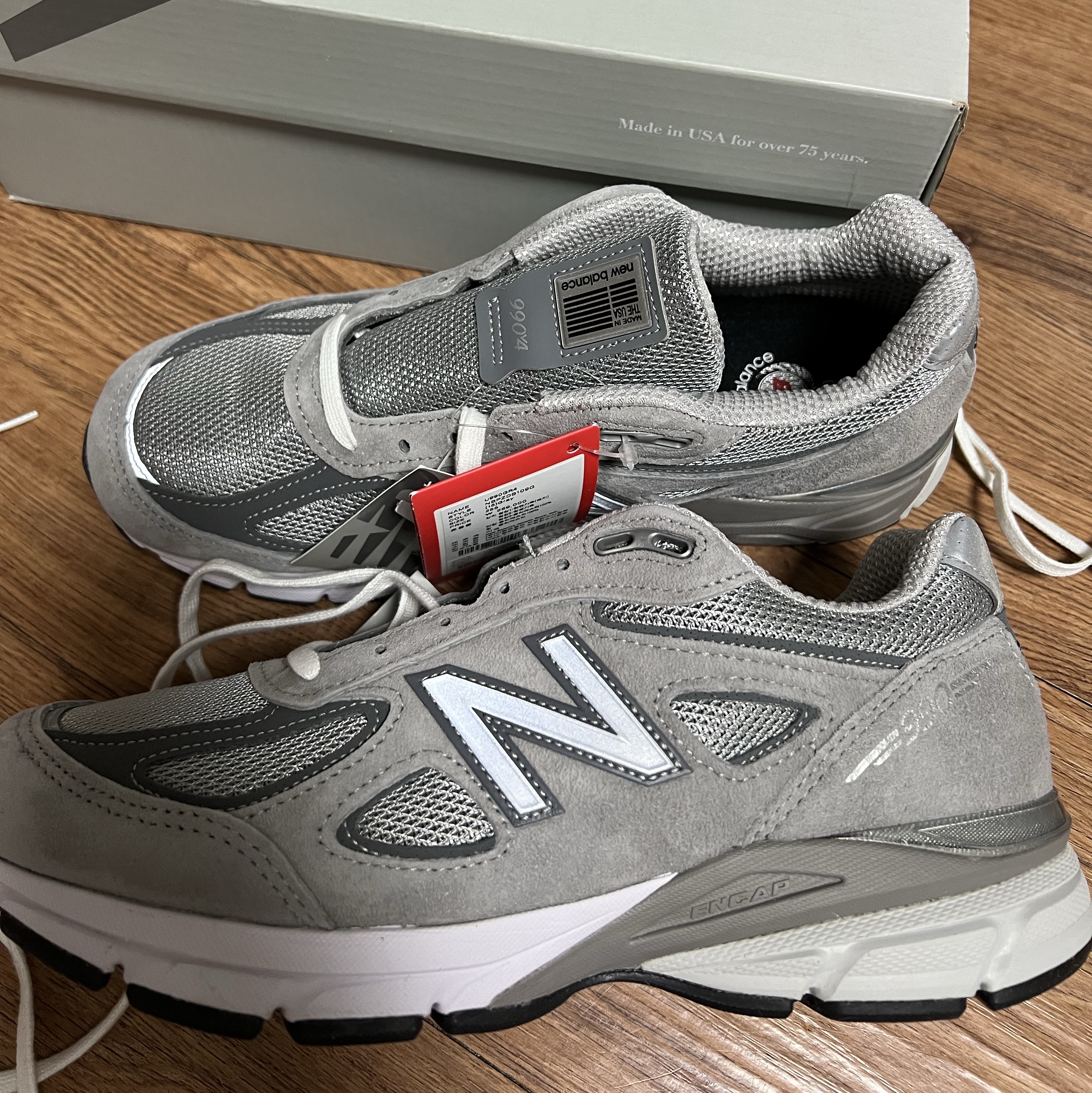 New Balance 990v4 Made in USA Grey Silver 착용 스타일
