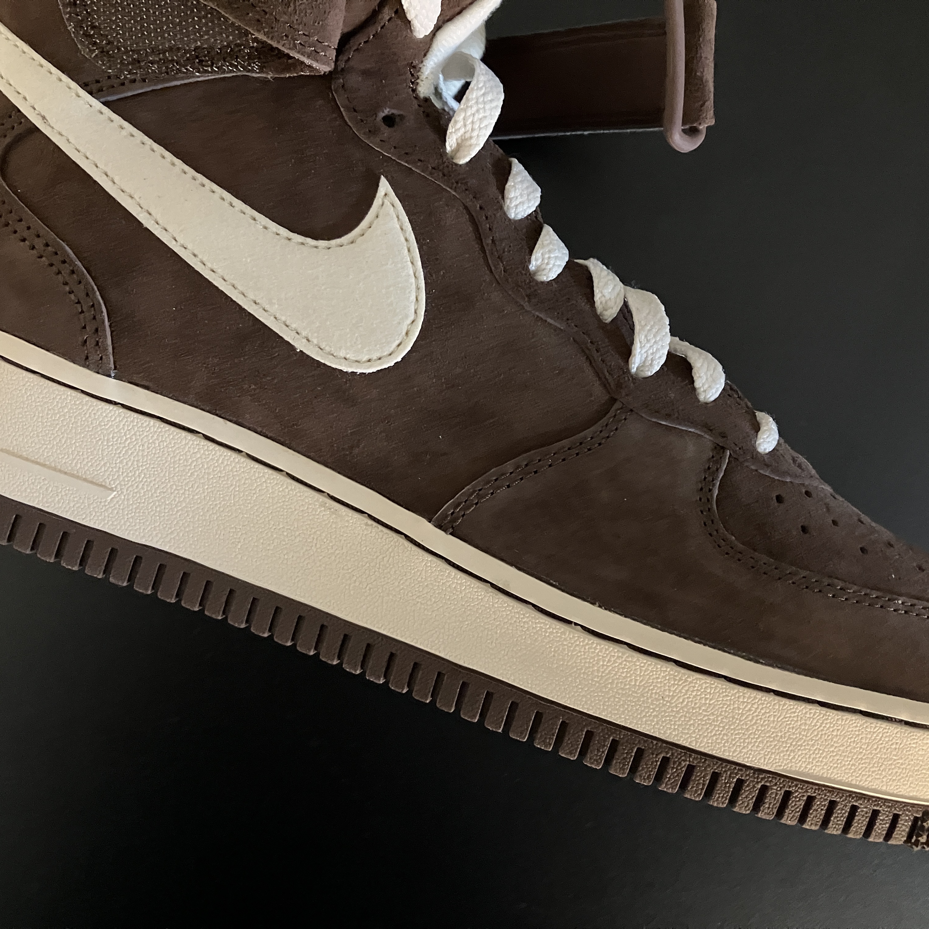 Nike Air Force 1 Mid '07 QS Chocolate 착용 스타일