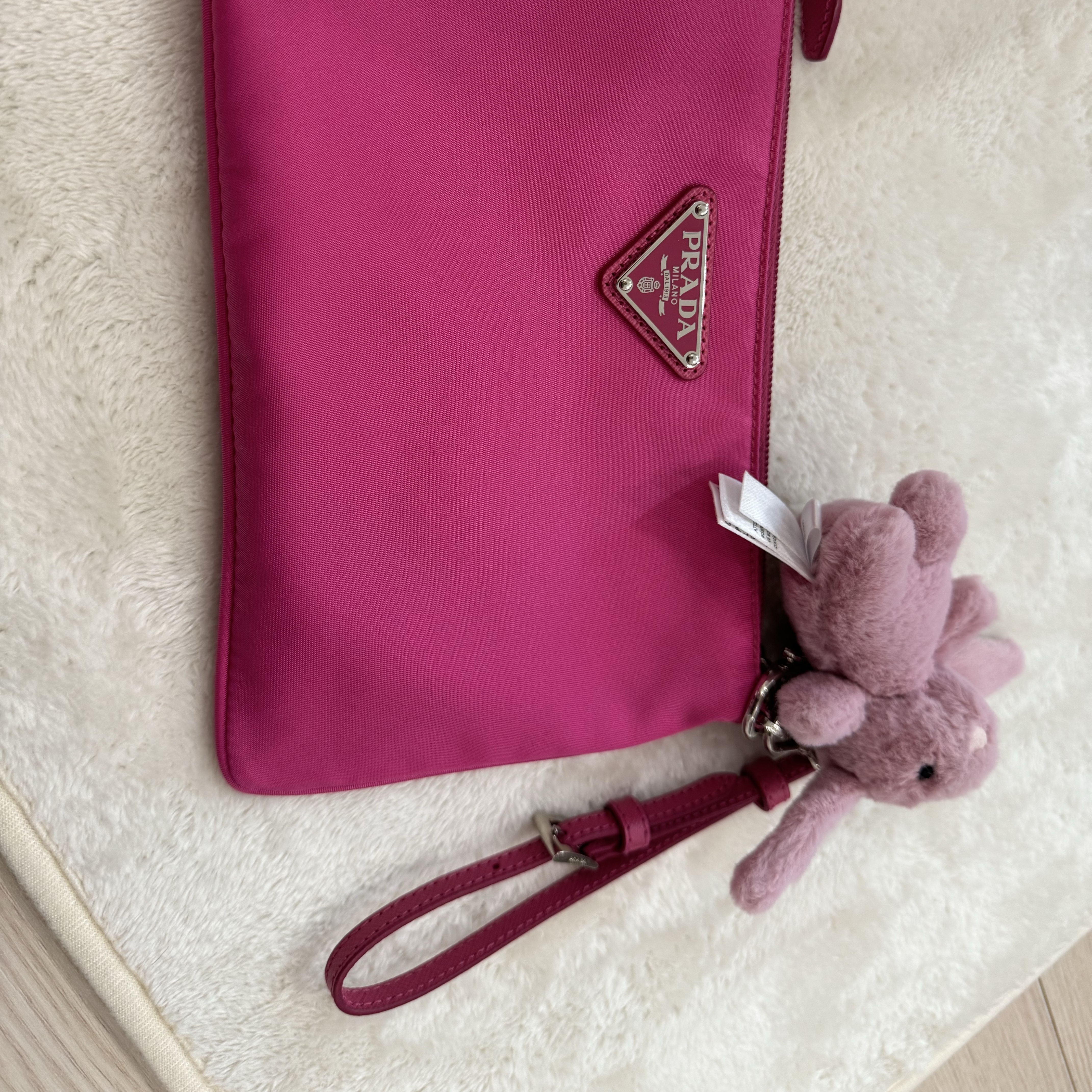 Jellycat Bashful Bunny Bag Charm Tulip 착용 스타일