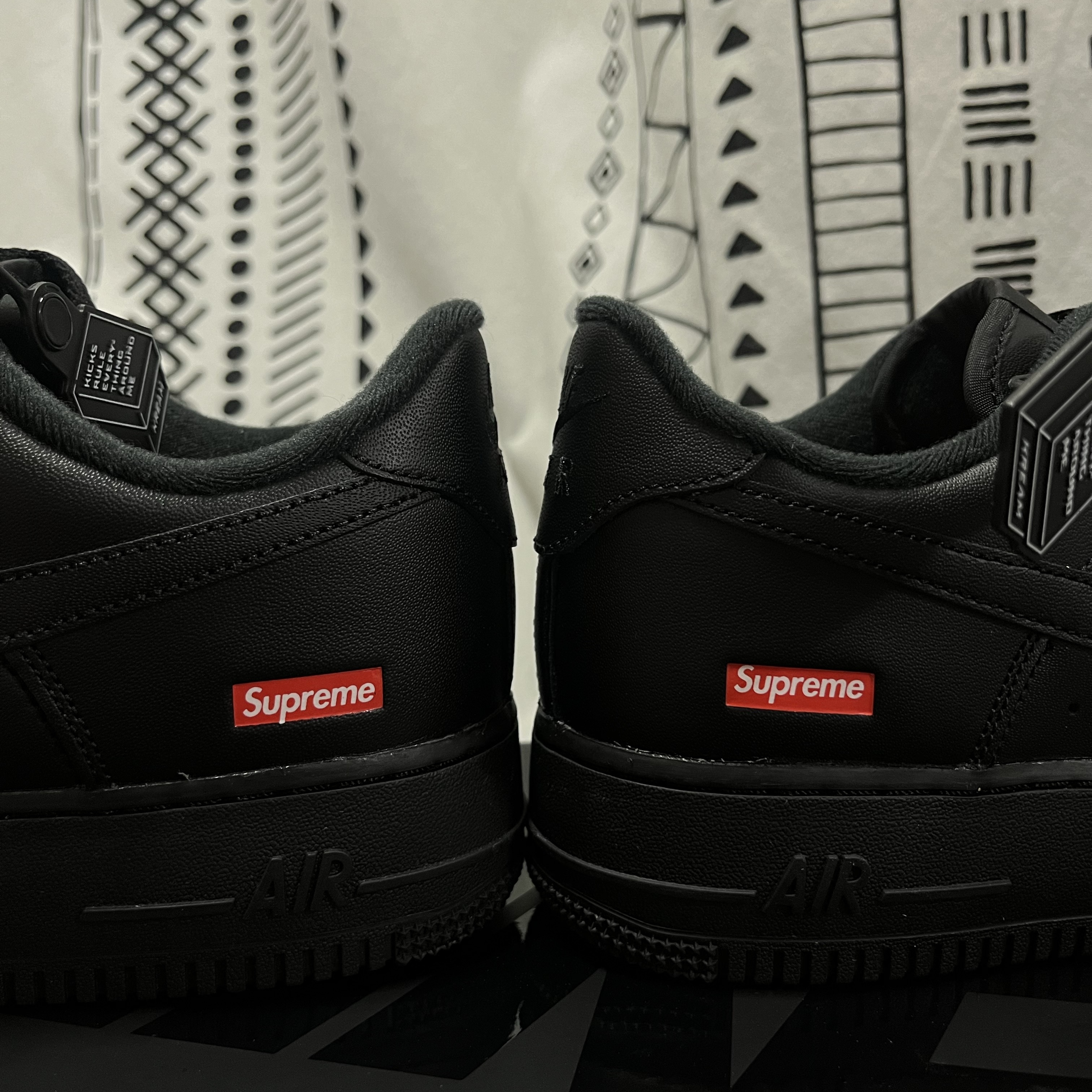 Nike x Supreme Air Force 1 Low Black 착용 스타일 - 6