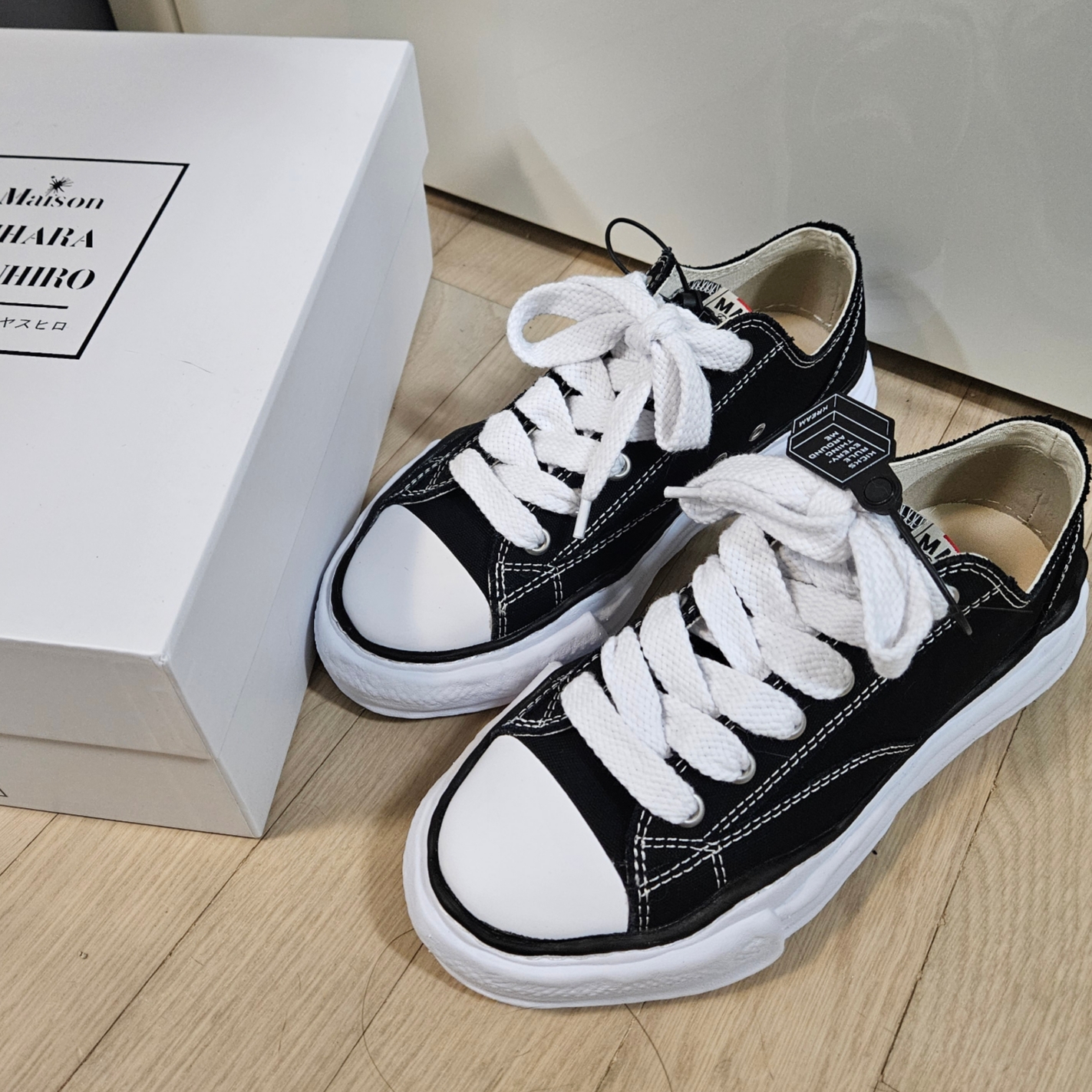 Maison Mihara Yasuhiro Peterson OG Sole Canvas Low Sneakers Black 착용 스타일
