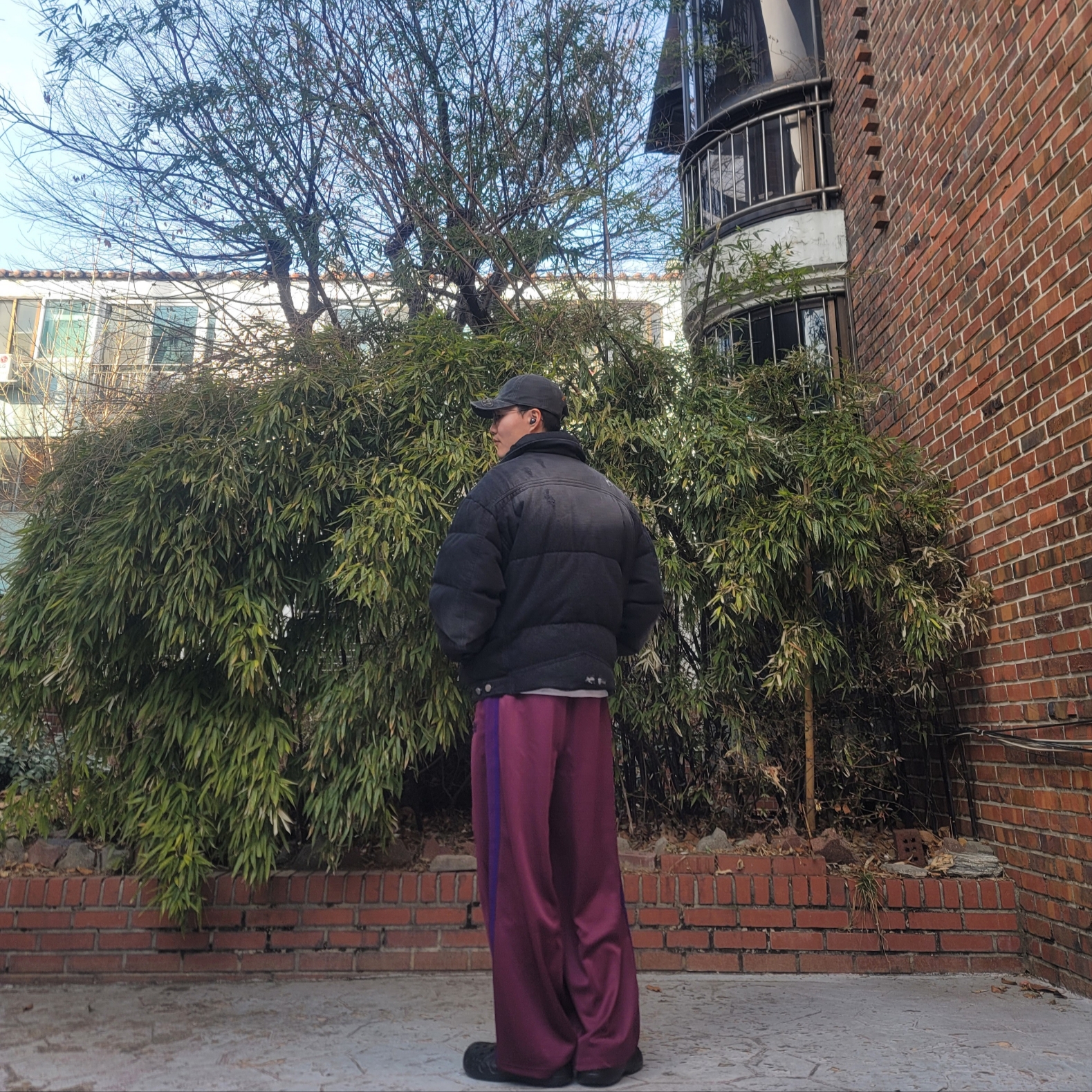 Crocs Baya Lined Fuzz-Strap Clog Black, Needles H.D. Track Pants Poly Smooth Wine 착용 스타일 - 3
