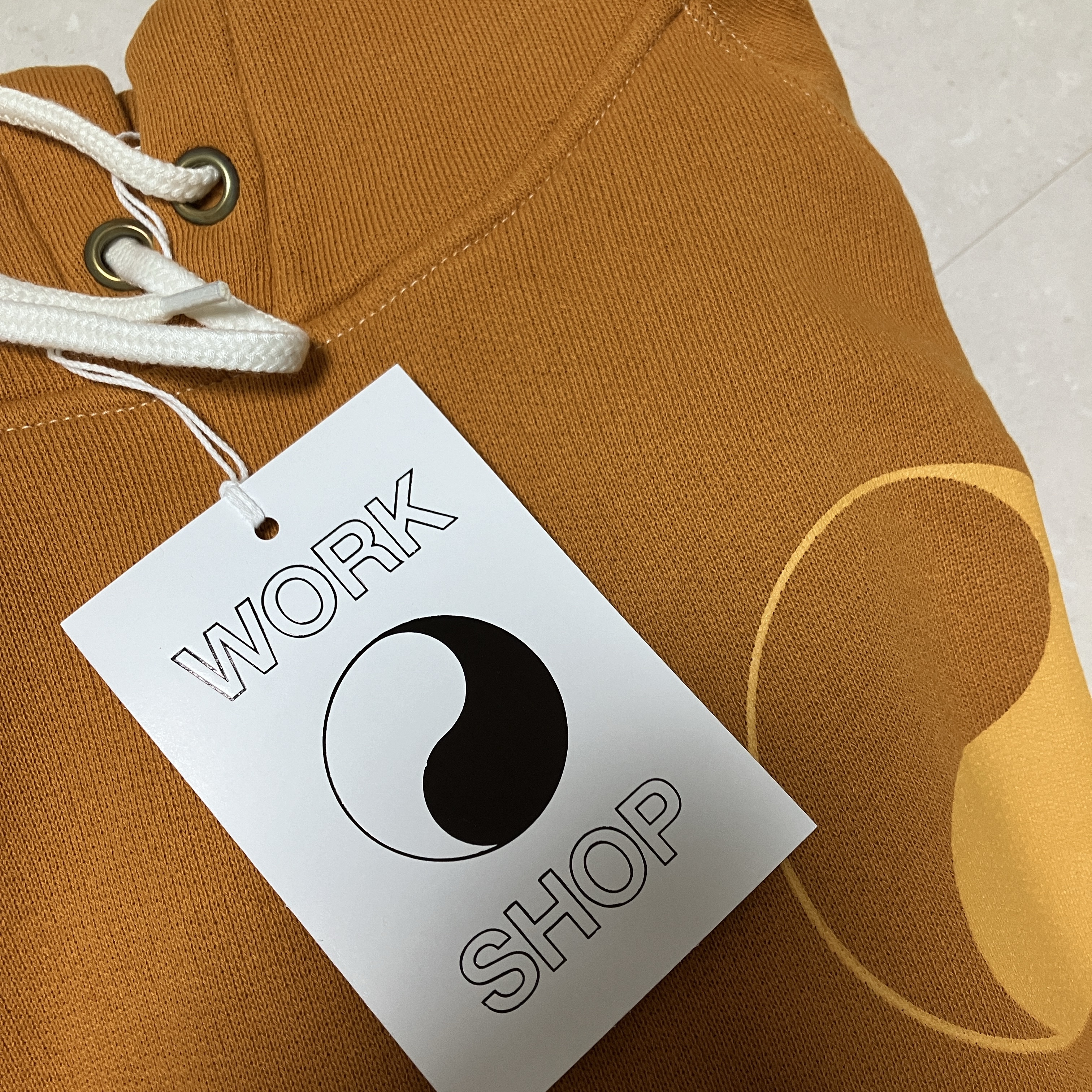 Our Legacy Work Shop Hood Honey Ginger Yin Yang Print 착용 스타일