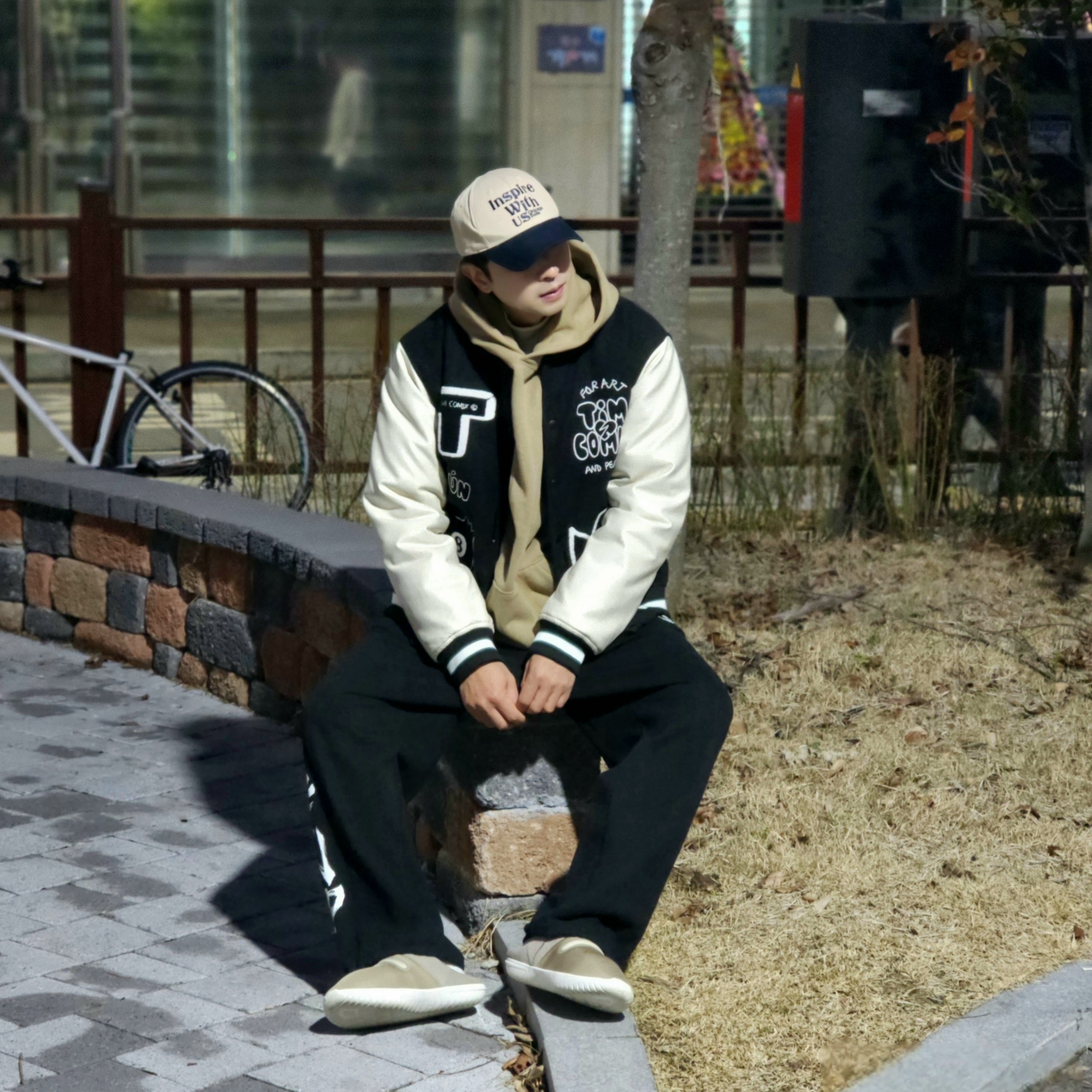 Essentials Hoodie Oak - 22SS, Nike Burrow Khaki Rattan 착용 스타일 - 1