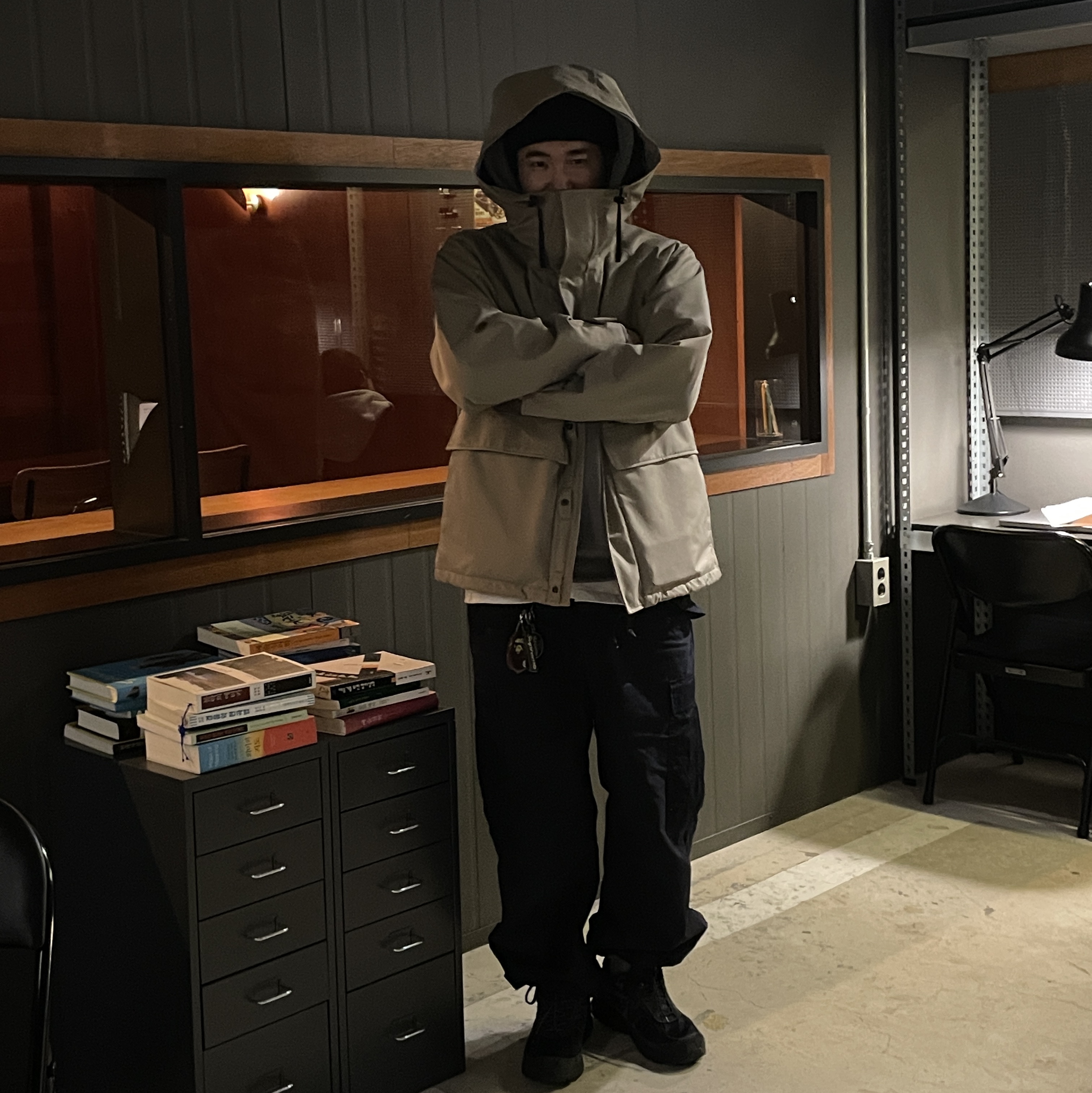 Nanamica 2L Gore-Tex Cruiser Jacket Beige, New Balance x JJJJound 990v4 Navy 착용 스타일