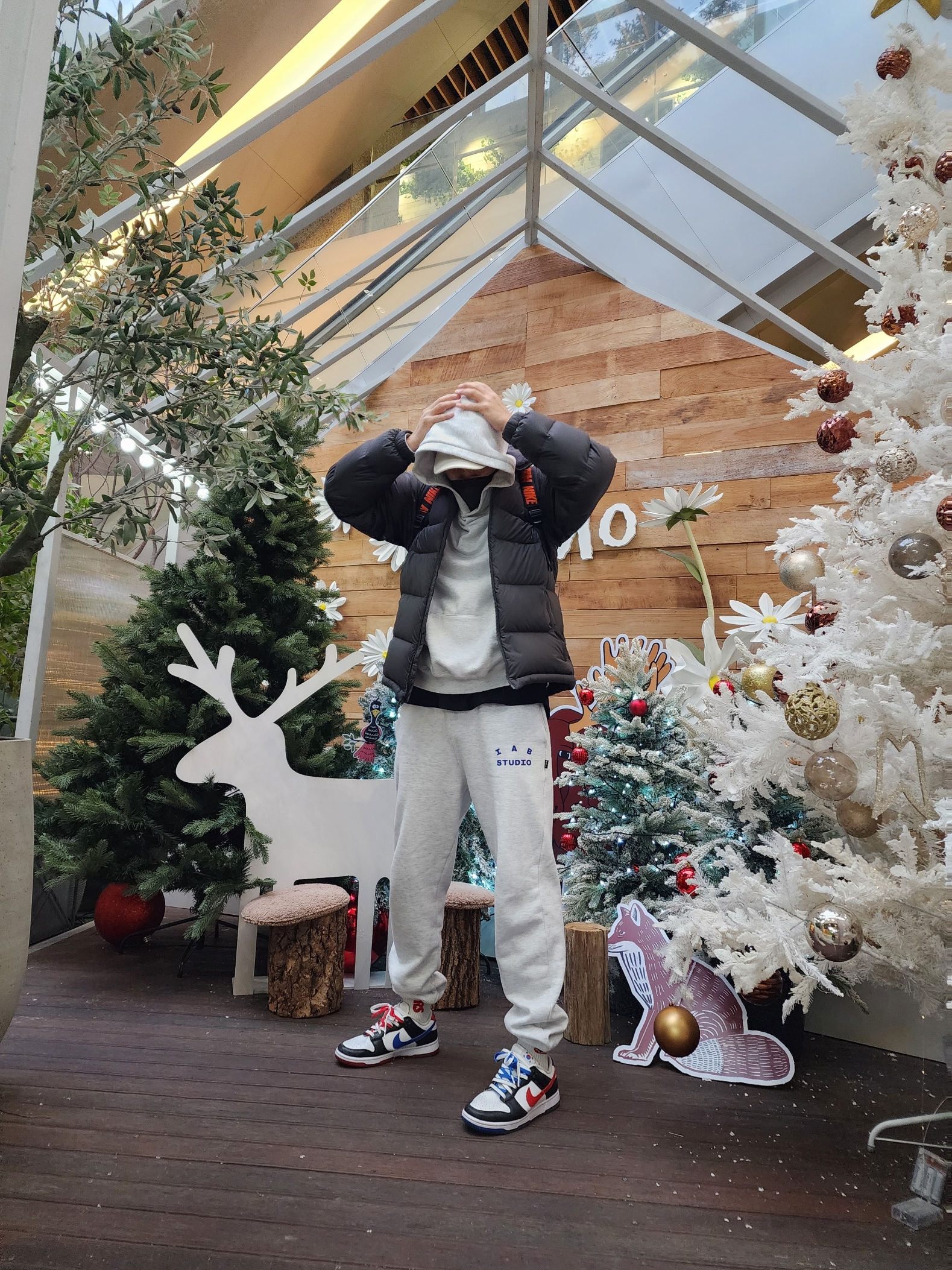 IAB Studio Sweatpants Light Gray, IAB Studio Hoodie Light Gray 착용 스타일
