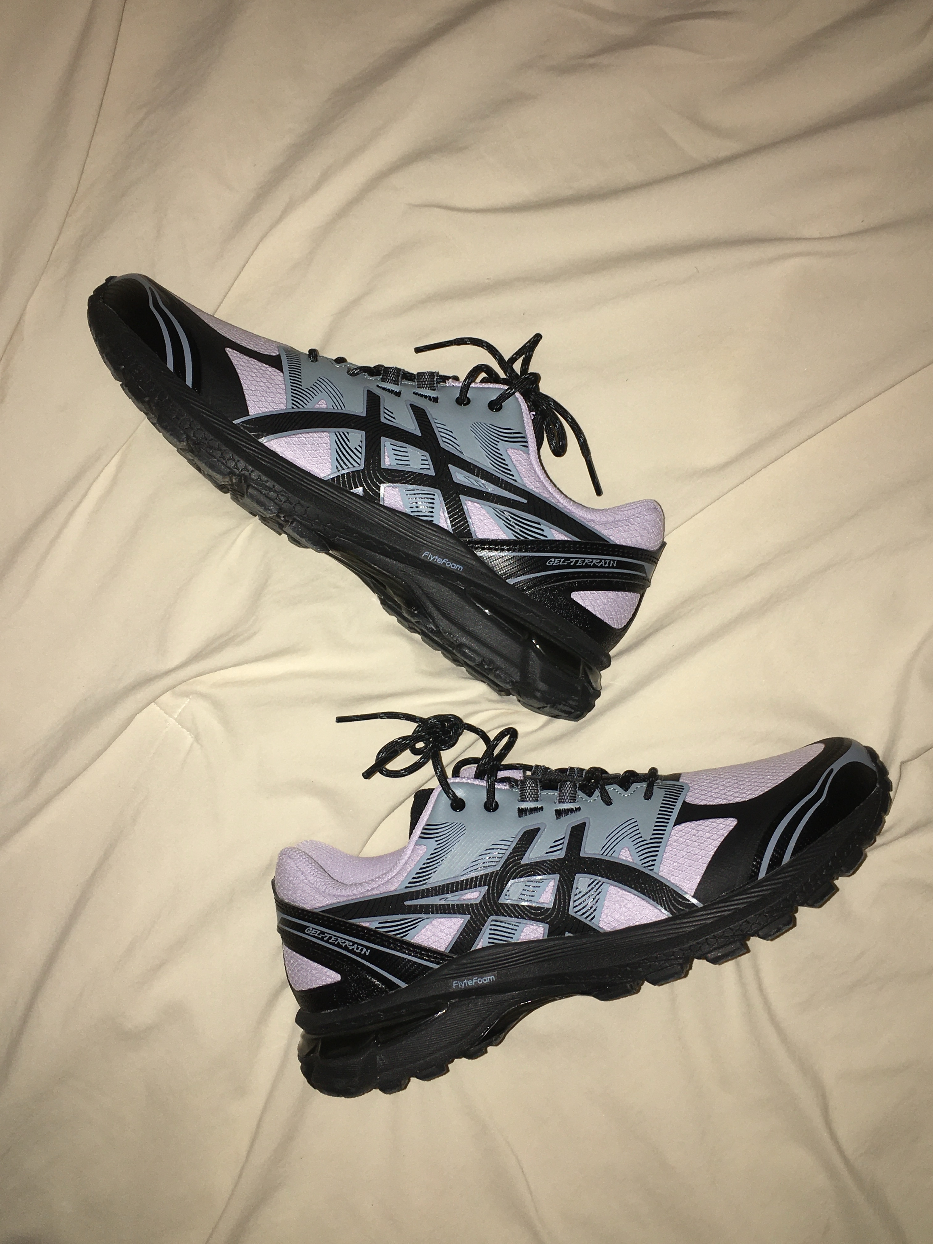 Asics Gel-Terrain Faded Ash Rock Black 착용 스타일 - 1