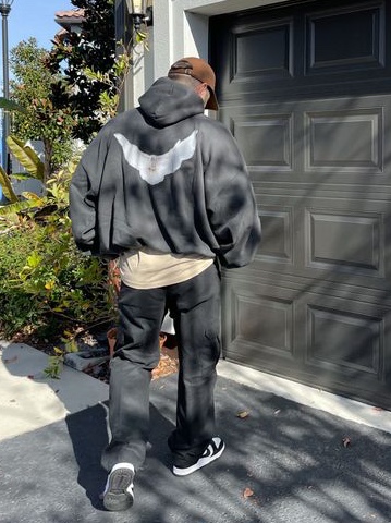 Yeezy Gap Engineered By Balenciaga Dove Shrunken Hoodie Black 착용 스타일