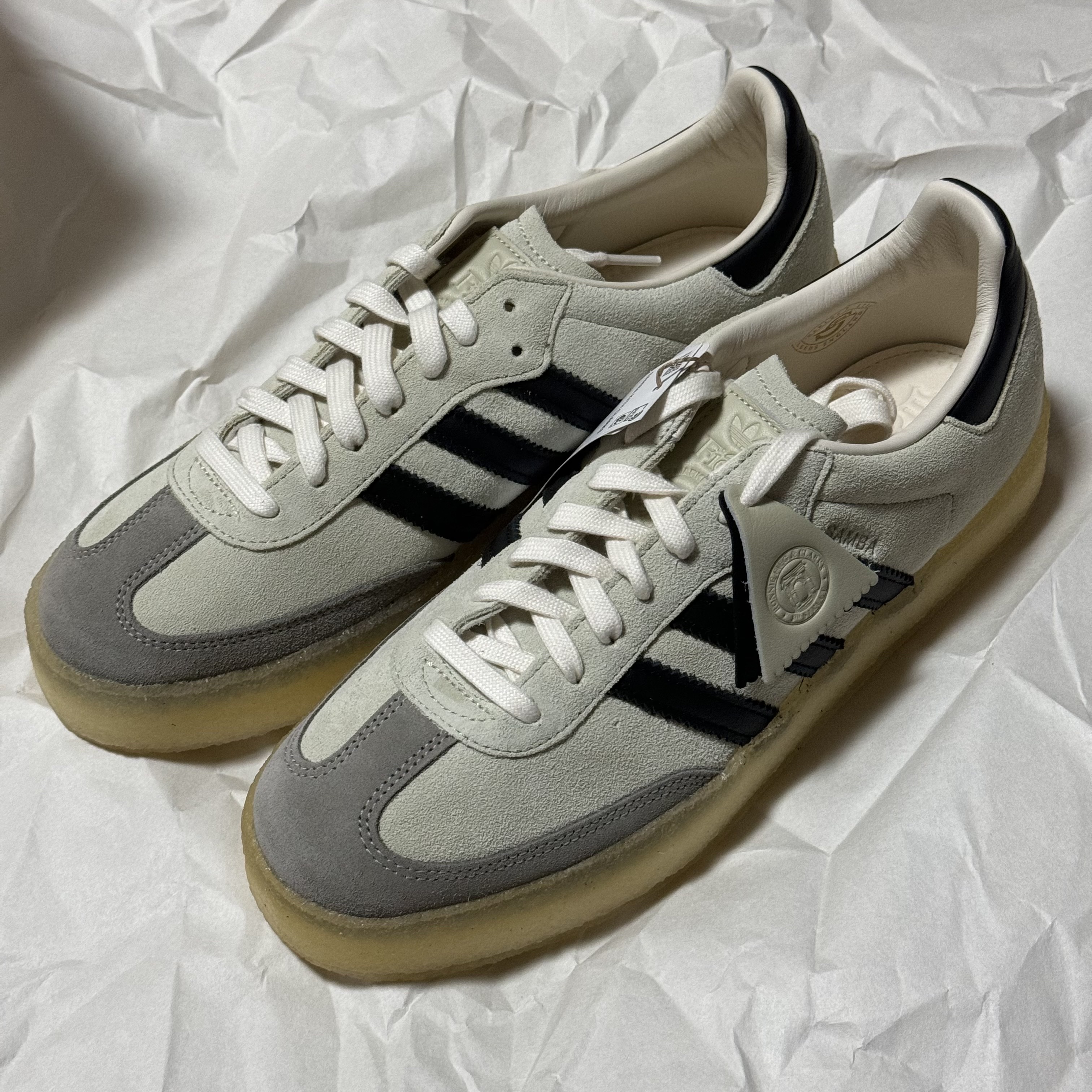 Adidas x Clarks x Ronnie Fieg 8th Street Samba Chalk White Core Black 착용 스타일 - 1