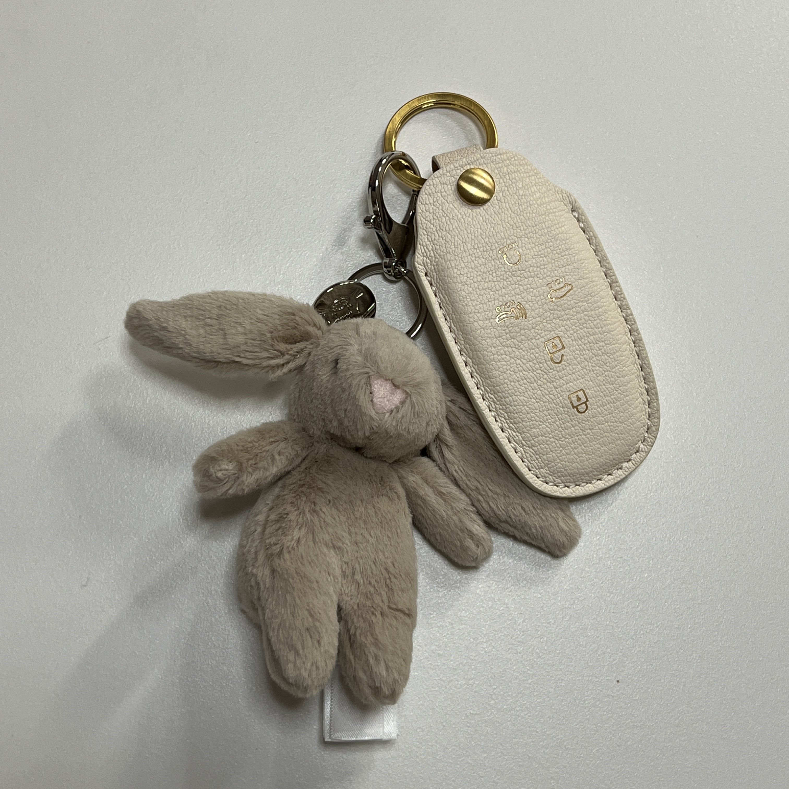 Jellycat Bashful Bunny Bag Charm Beige 착용 스타일