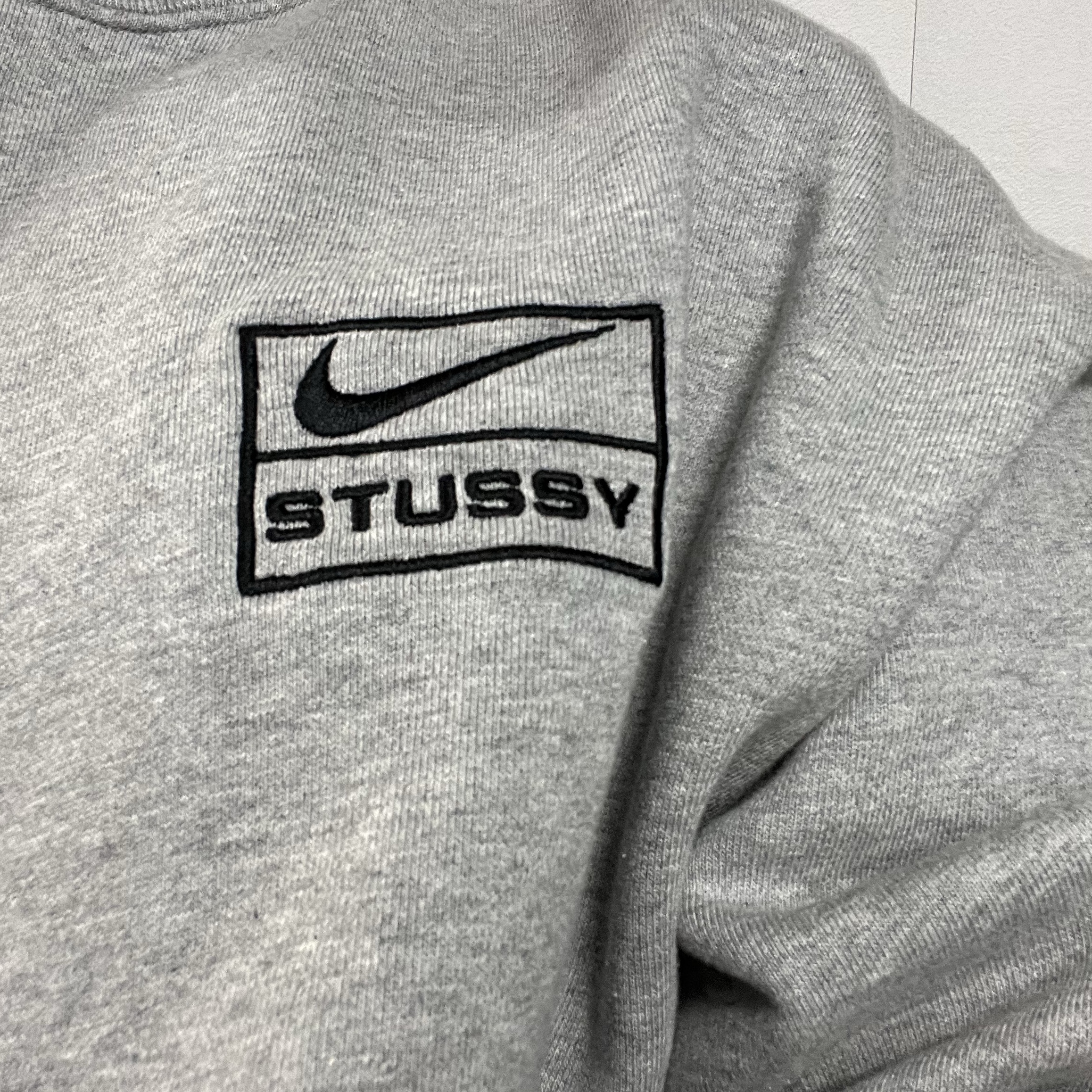 Nike x Stussy NRG Fleece Crewneck Dark Grey Heather (DO9337-063) 착용 스타일