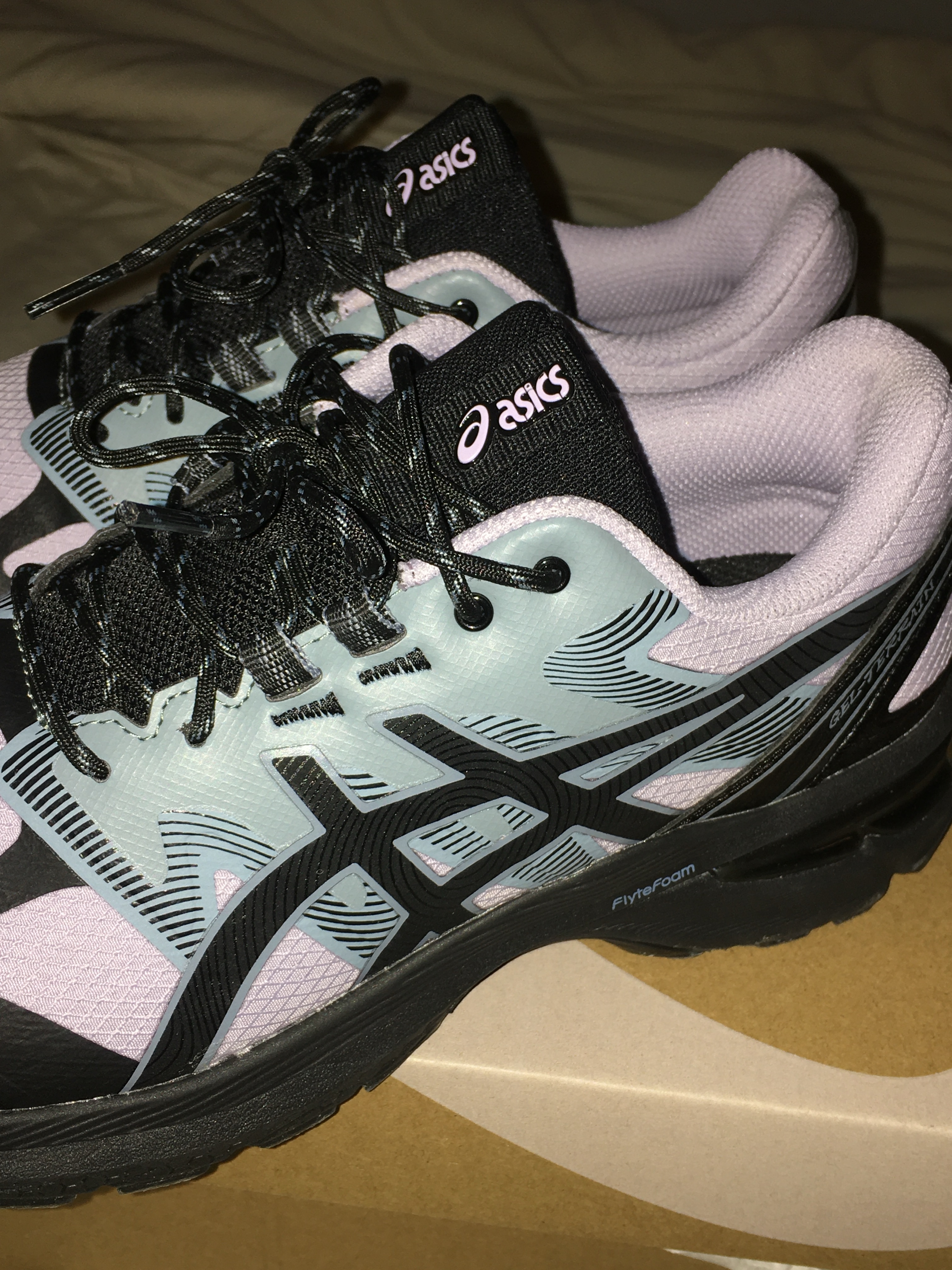 Asics Gel-Terrain Faded Ash Rock Black 착용 스타일 - 2