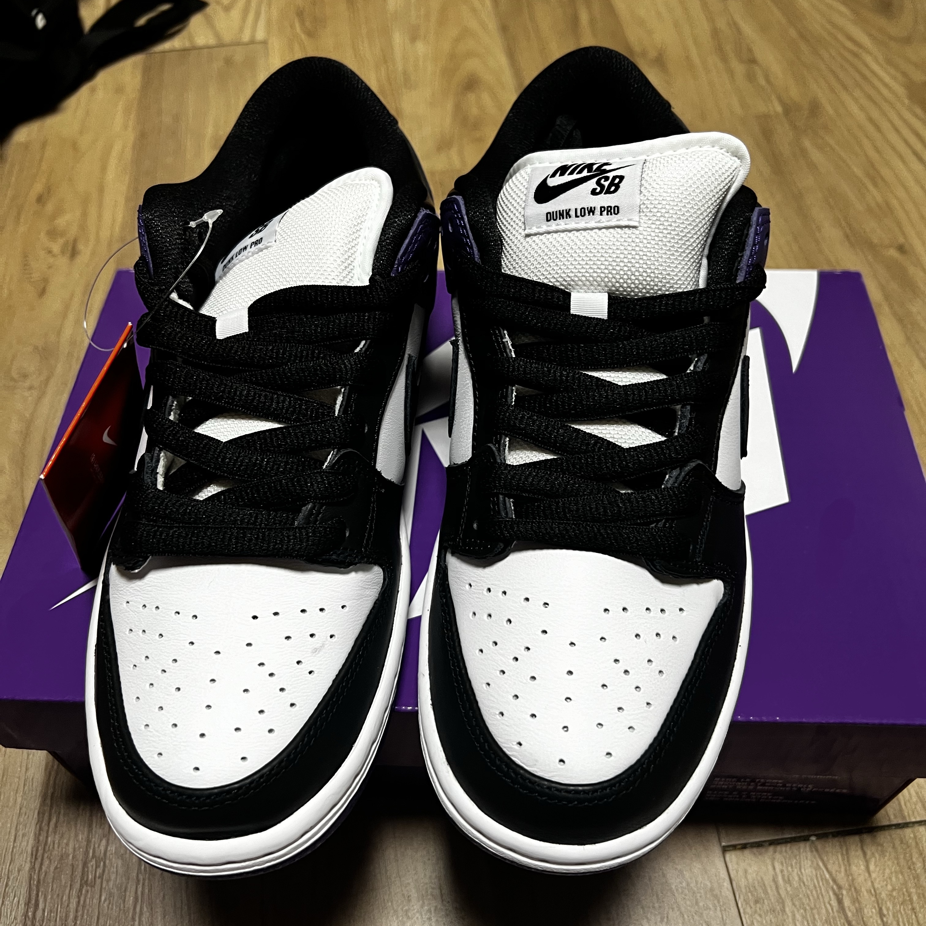 Nike SB Dunk Low Pro Court Purple 착용 스타일 - 2