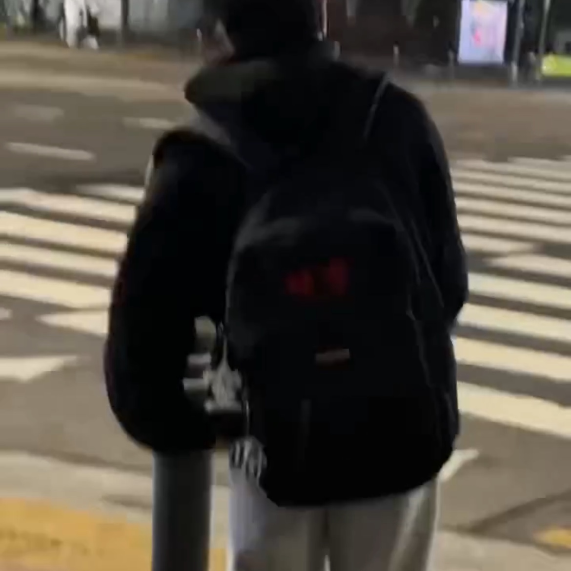 Darkr8m Studio x Eastpak Pinnacle Backpack Black Red 착용 스타일 - 2