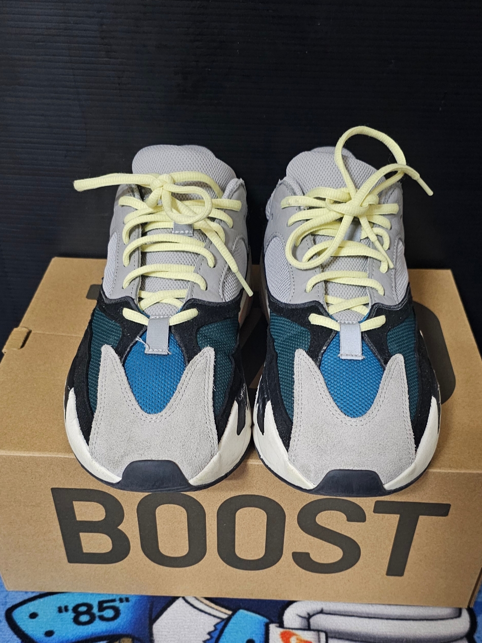 Adidas Yeezy Boost 700 Wave Runner Solid Grey 2021/2022 착용 스타일 - 1