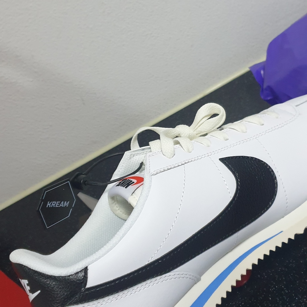 Nike Cortez White and Black 착용 스타일 - 1
