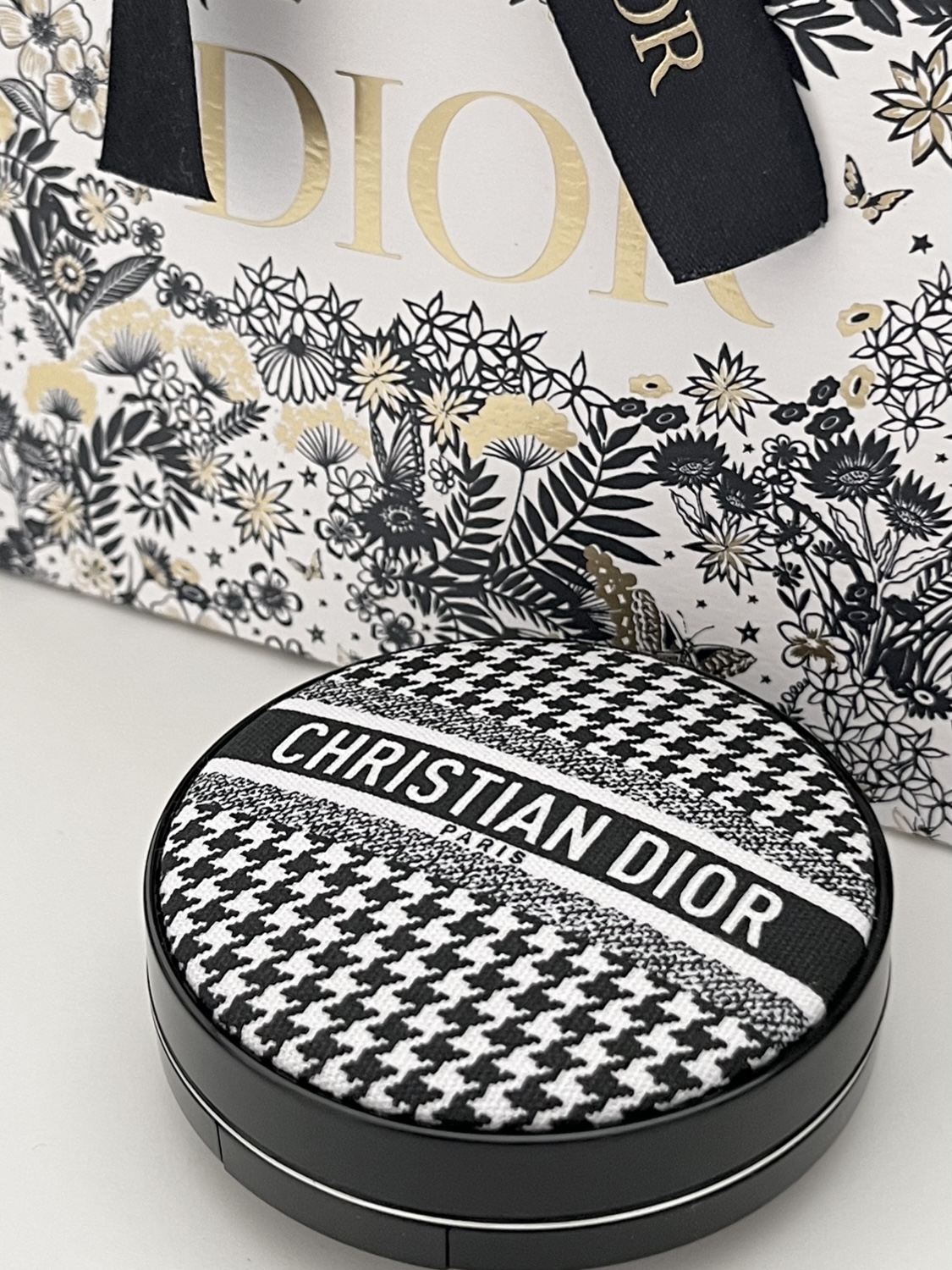 Dior New Look Limited Edition Forever Couture Perfect Cushion 0N Neutral Glow Finish 착용 스타일