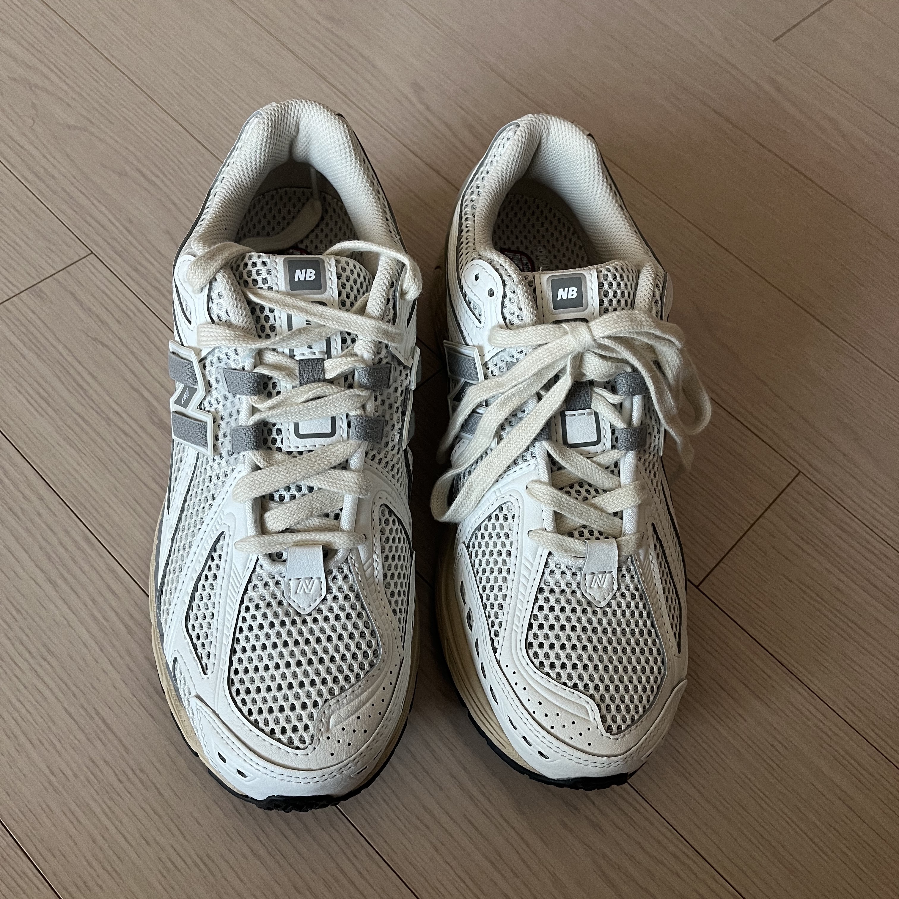 New Balance 1906R White Gray 착용 스타일 - 2