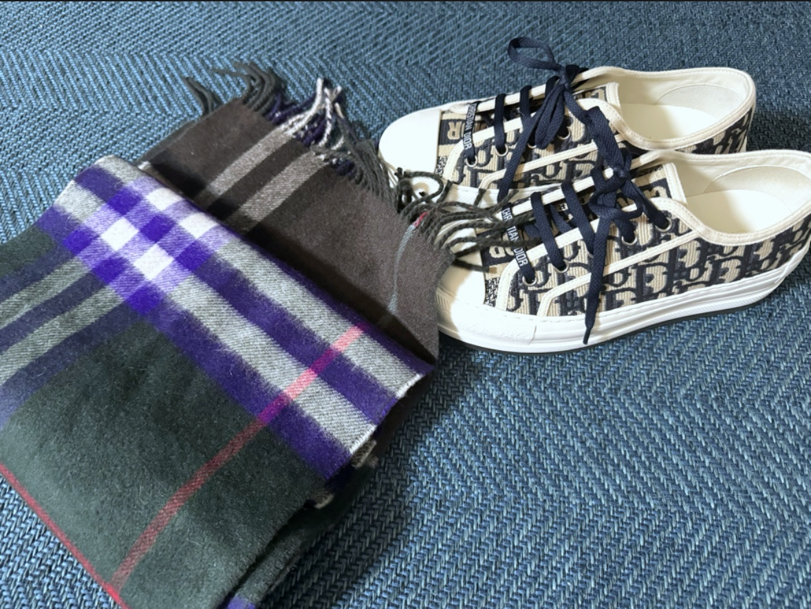 Burberry Contrast Check Cashmere Muffler Grey Charcoal, (W) Dior Walk'N'Dior Platform Sneakers Deep Blue Dior Oblique 착용 스타일