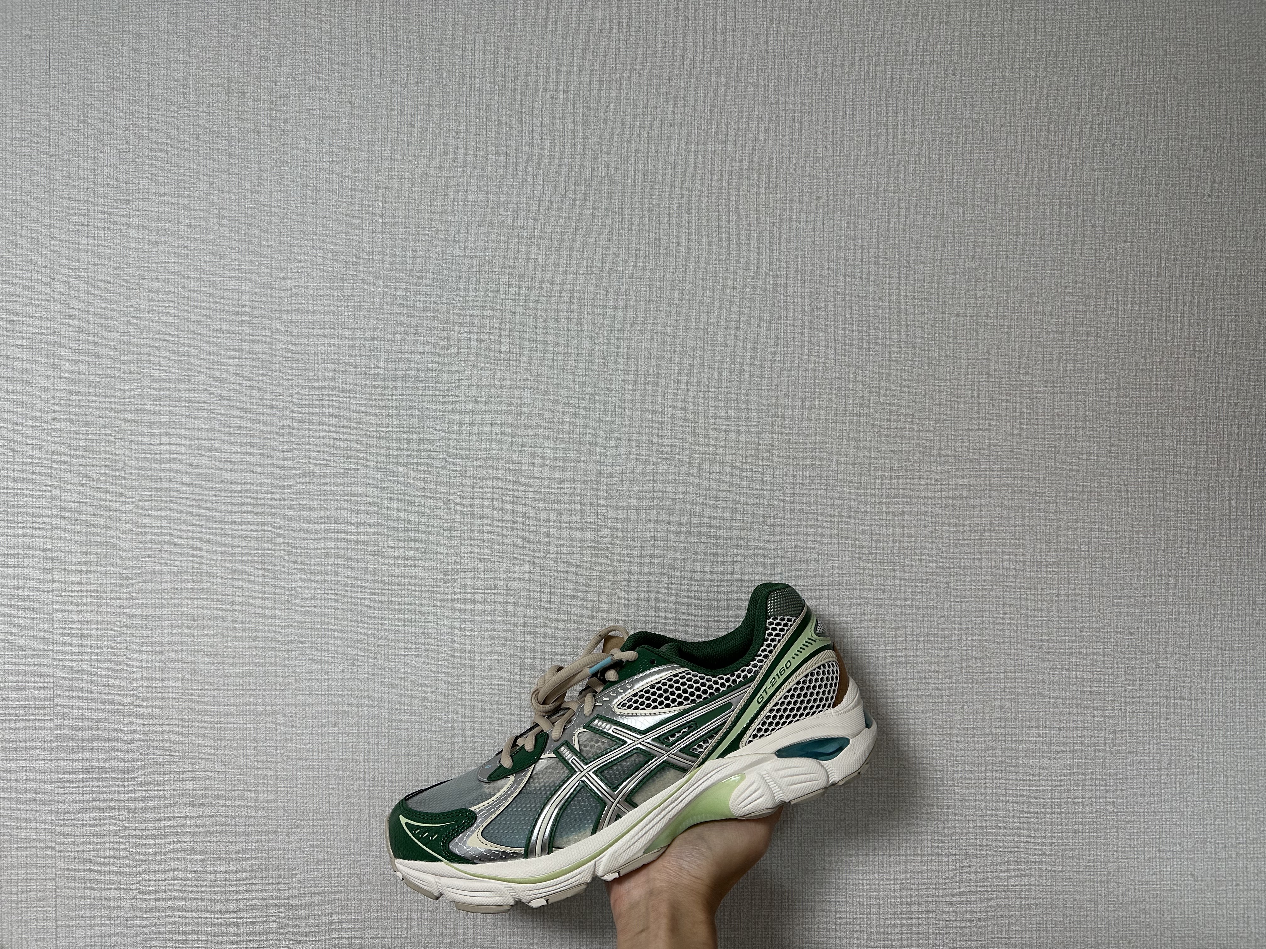 Asics GT-2160 White Shamrock Green, Asics x Above The Clouds GT-2160 Cream Shamrock Green 착용 스타일 - 2