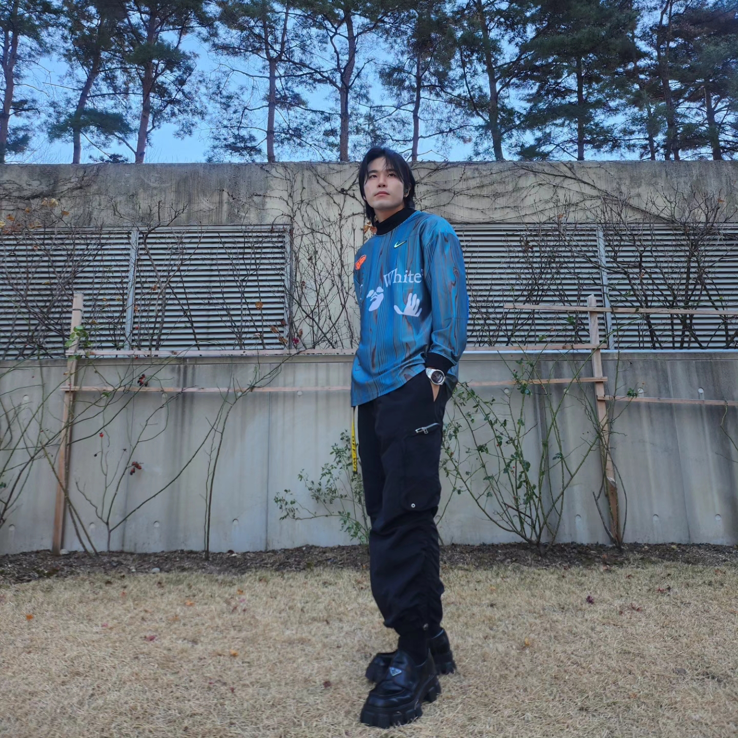 Nike x Off-White NRG Jersey Imperial Blue - Asia, Prada Monolith Brushed Leather Loafers Black 착용 스타일 - 4
