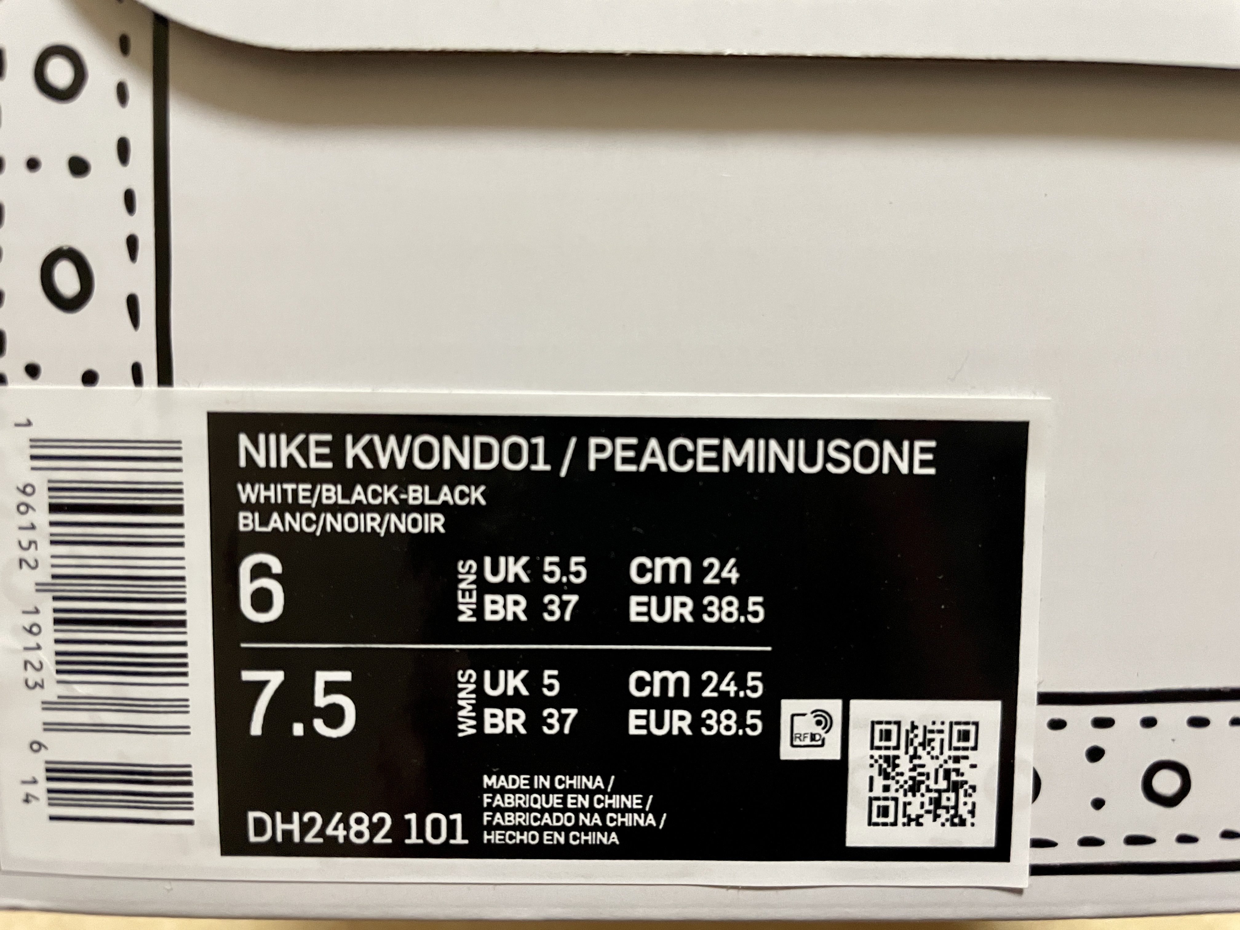Nike x Peaceminusone Kwondo1 Black and White 착용 스타일 - 2