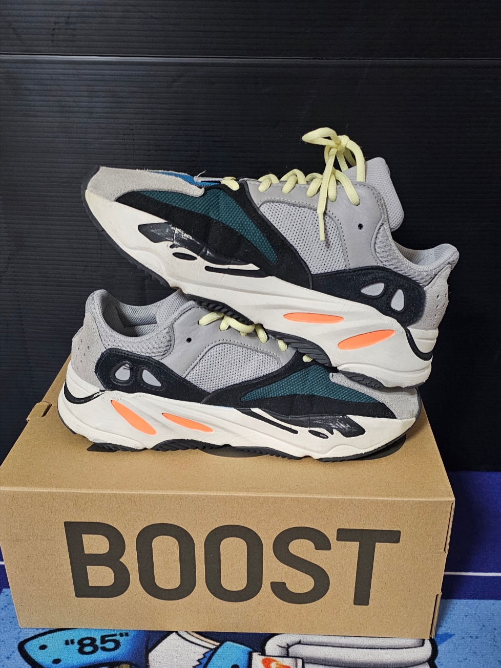 Adidas Yeezy Boost 700 Wave Runner Solid Grey 2021/2022 착용 스타일 - 3
