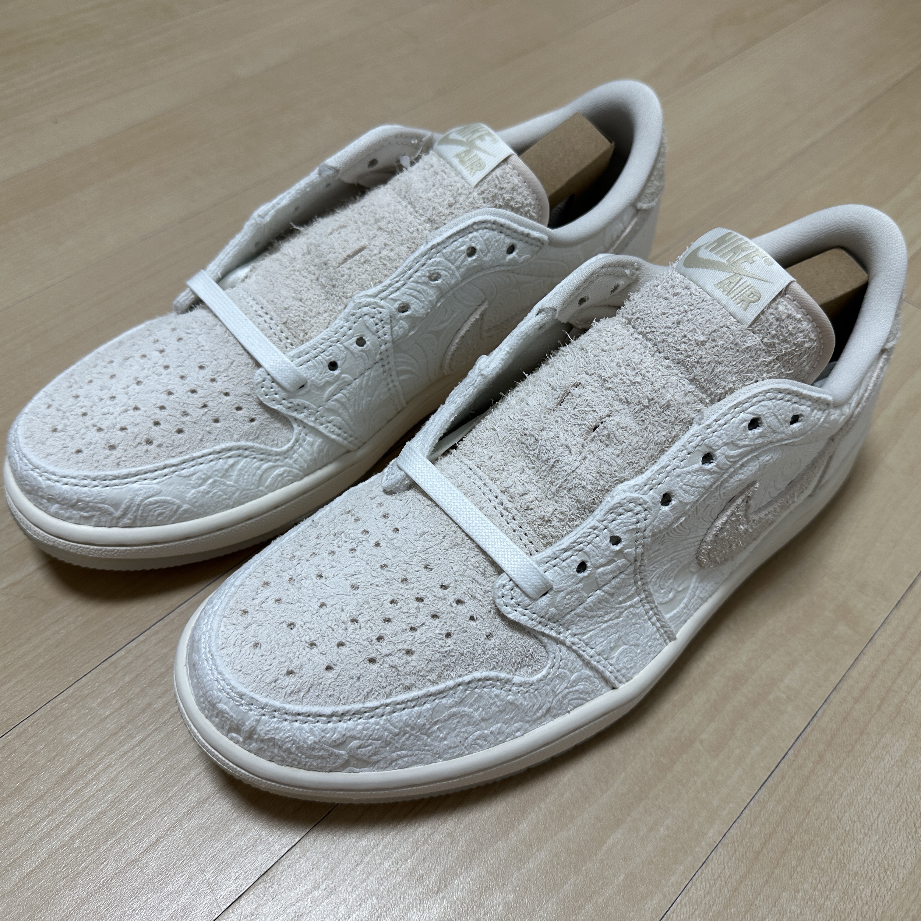 Jordan 1 x Chris Paul Retro Low OG Light Cream and Sail 착용 스타일