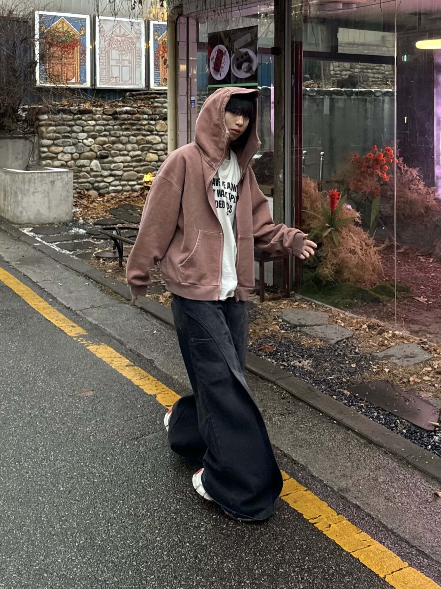Balenciaga 3XL Sneakers White Red 착용 스타일 - 1