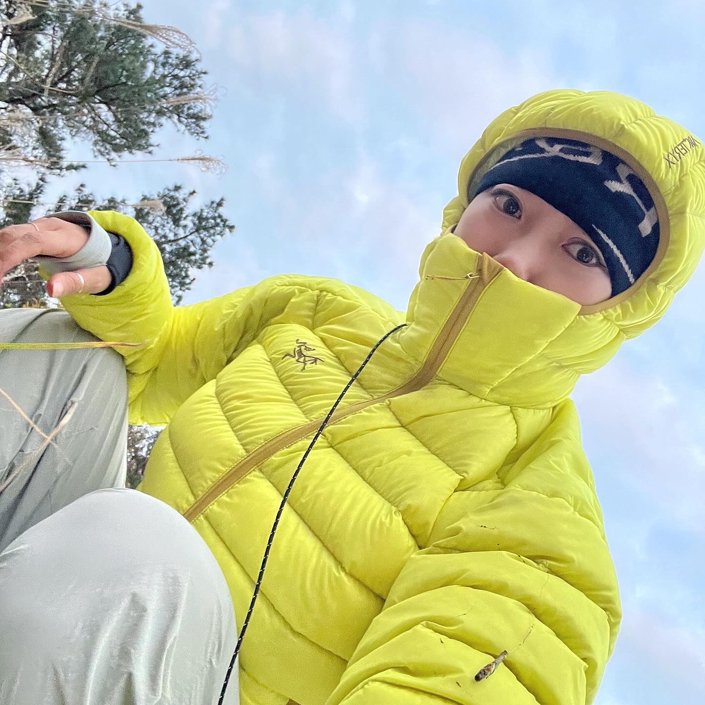 Arc'teryx Cerium Hoody Oracle, Roa Hiking Beanie Logo Brown 착용 스타일 - 3