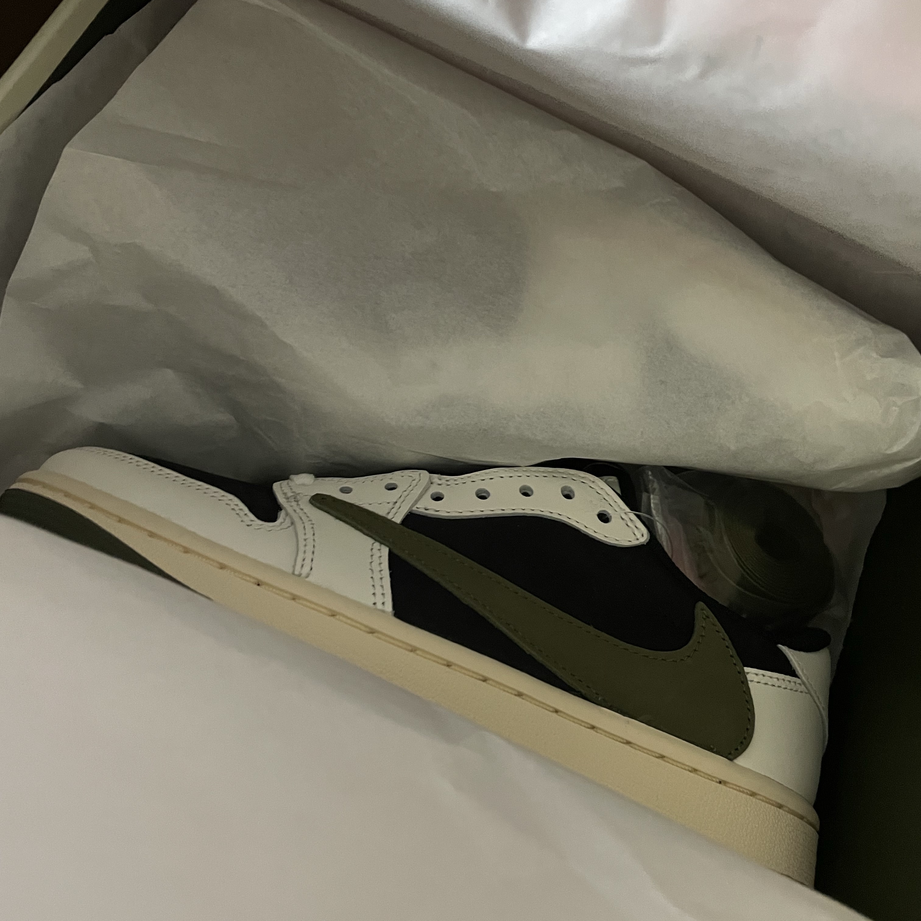 (W) Jordan 1 x Travis Scott Retro Low OG SP Medium Olive 착용 스타일