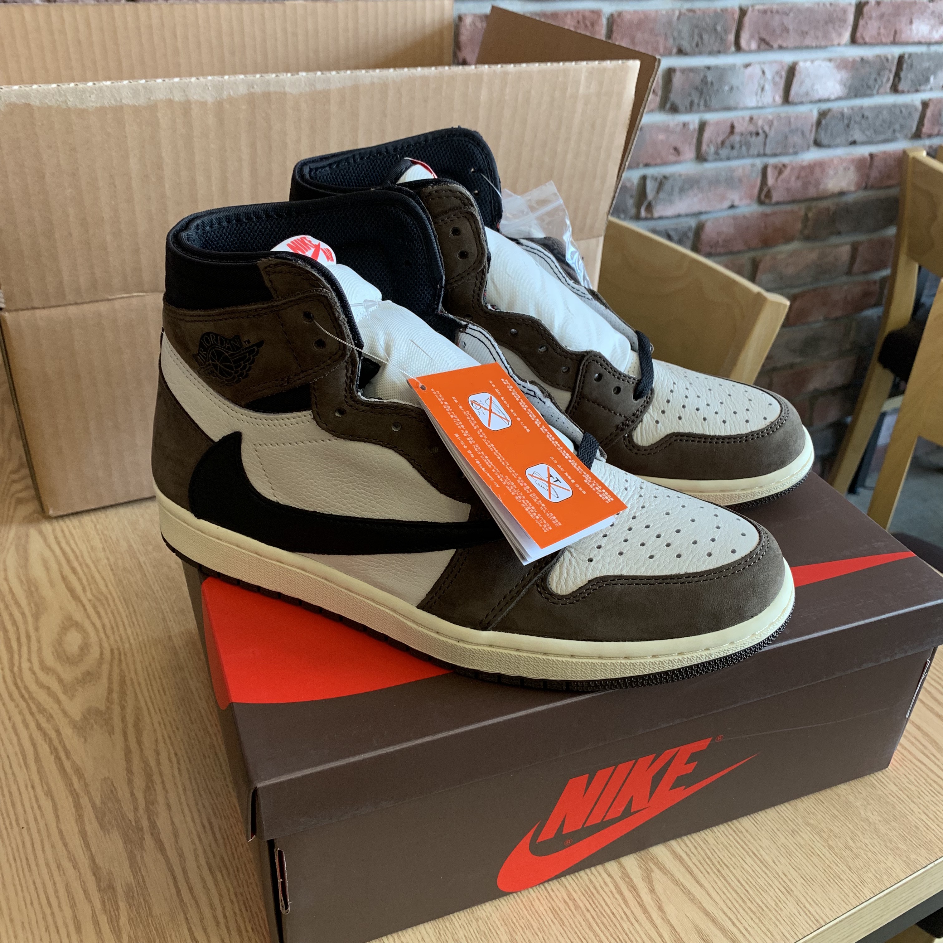 Jordan 1 x Travis Scott Retro High OG SP Mocha 착용 스타일