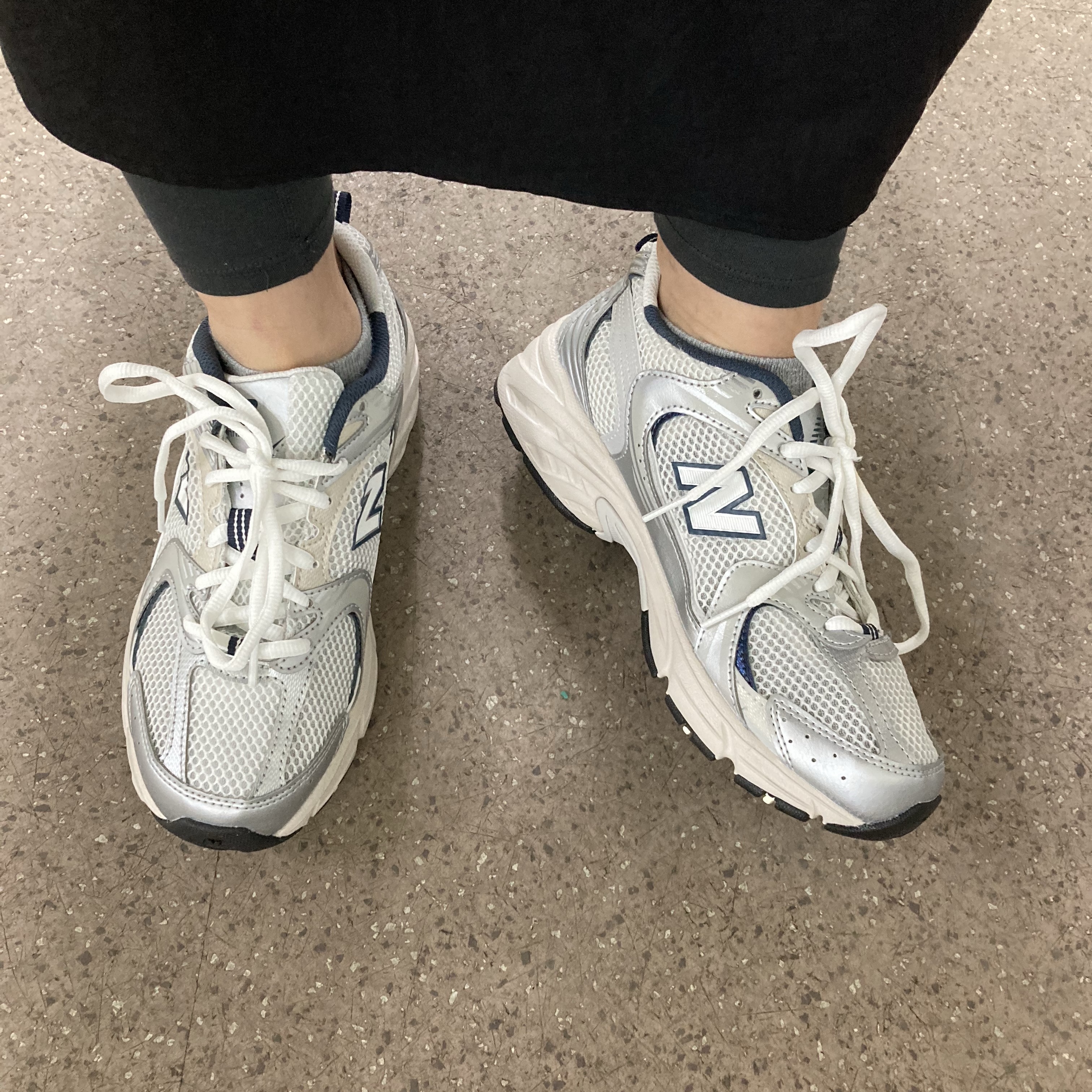 New Balance 530 Steel Grey 착용 스타일