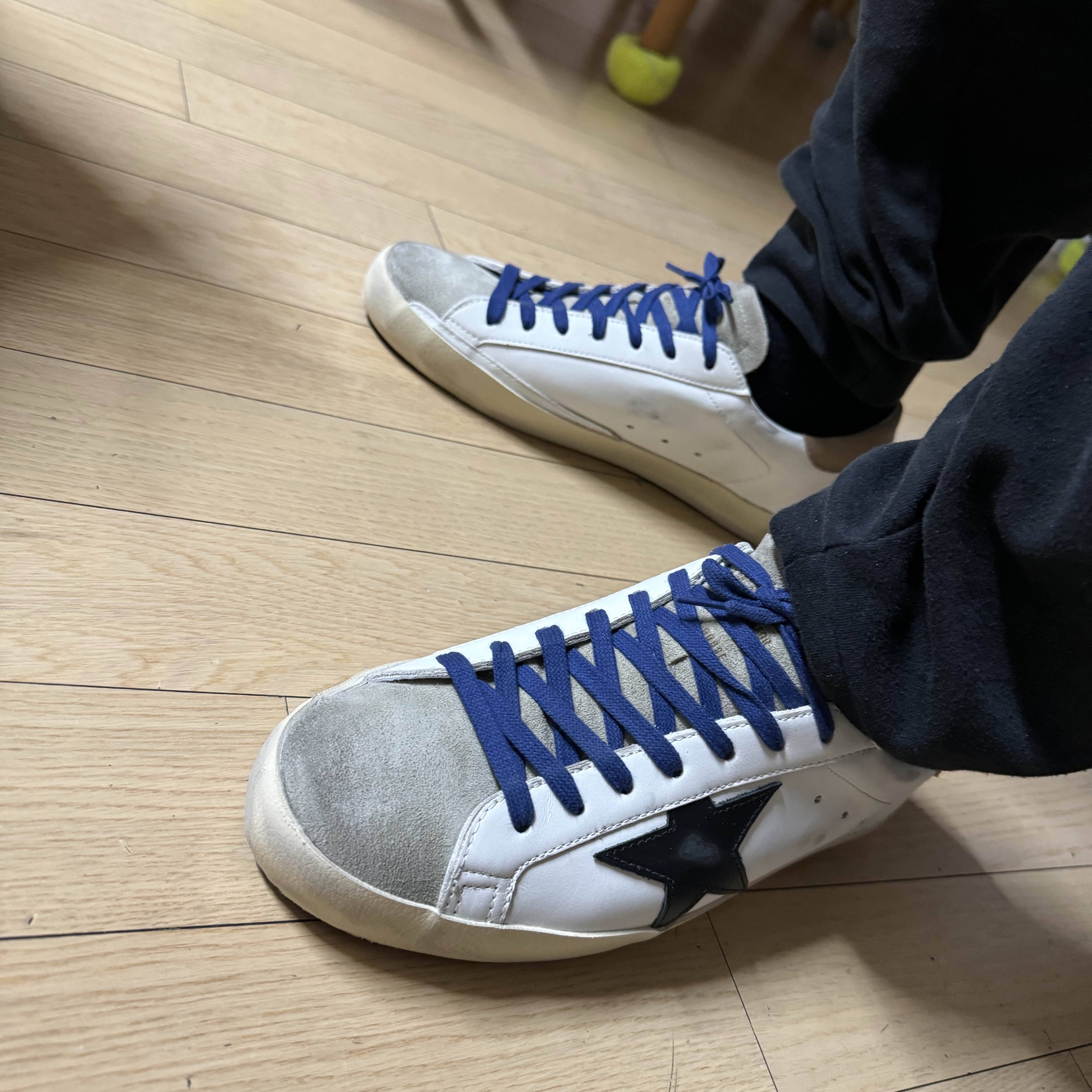Golden Goose Superstar White Black Brown Heel Tab Sneakers 착용 스타일