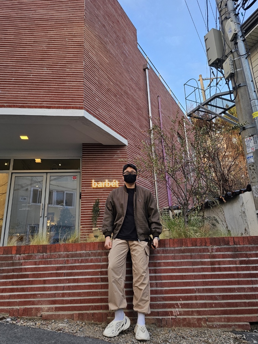 Adidas Yeezy Foam RNNR Ararat, Apple iPhone 14 Pro 128GB Deep Purple (Korean Ver.) 착용 스타일