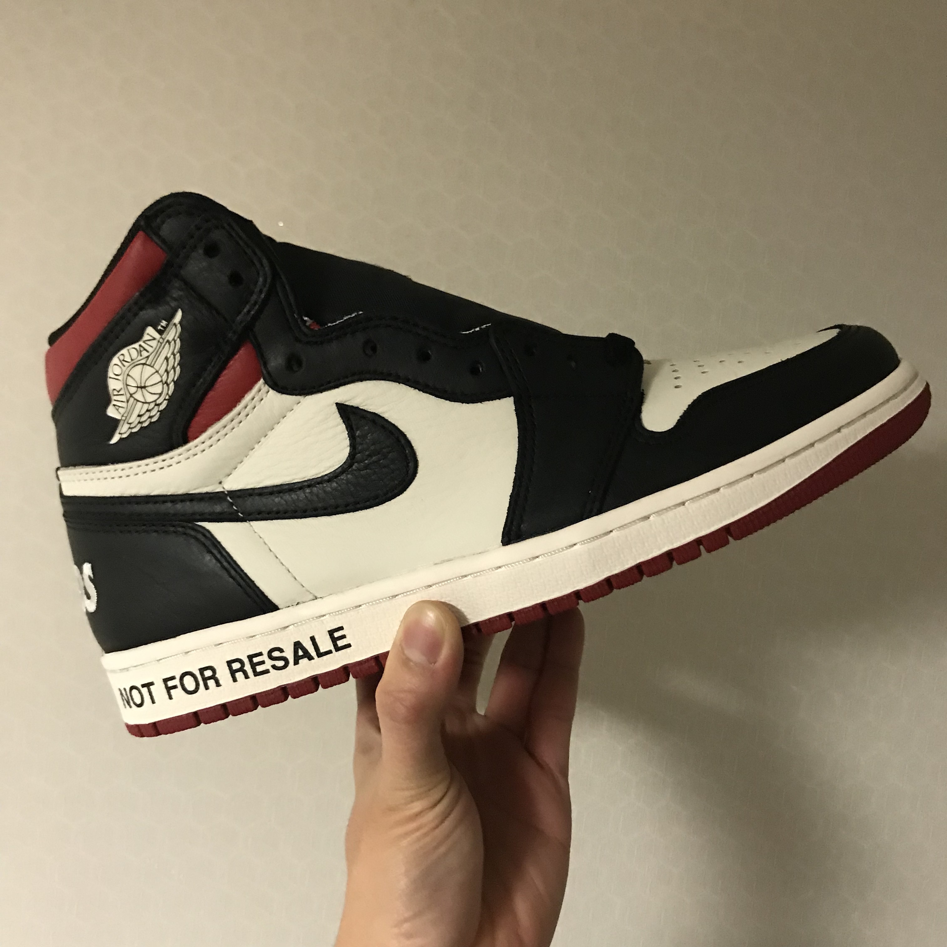 Jordan 1 Retro High Not for Resale Varsity Red 착용 스타일